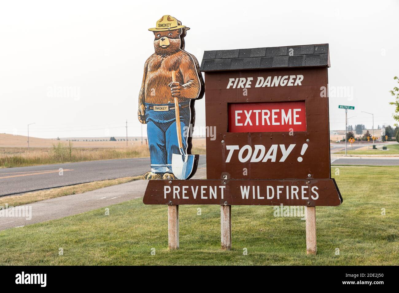 Smokey tragen extreme Feuer Gefahrenschild, Hungry Horse, Montana, USA Stockfoto