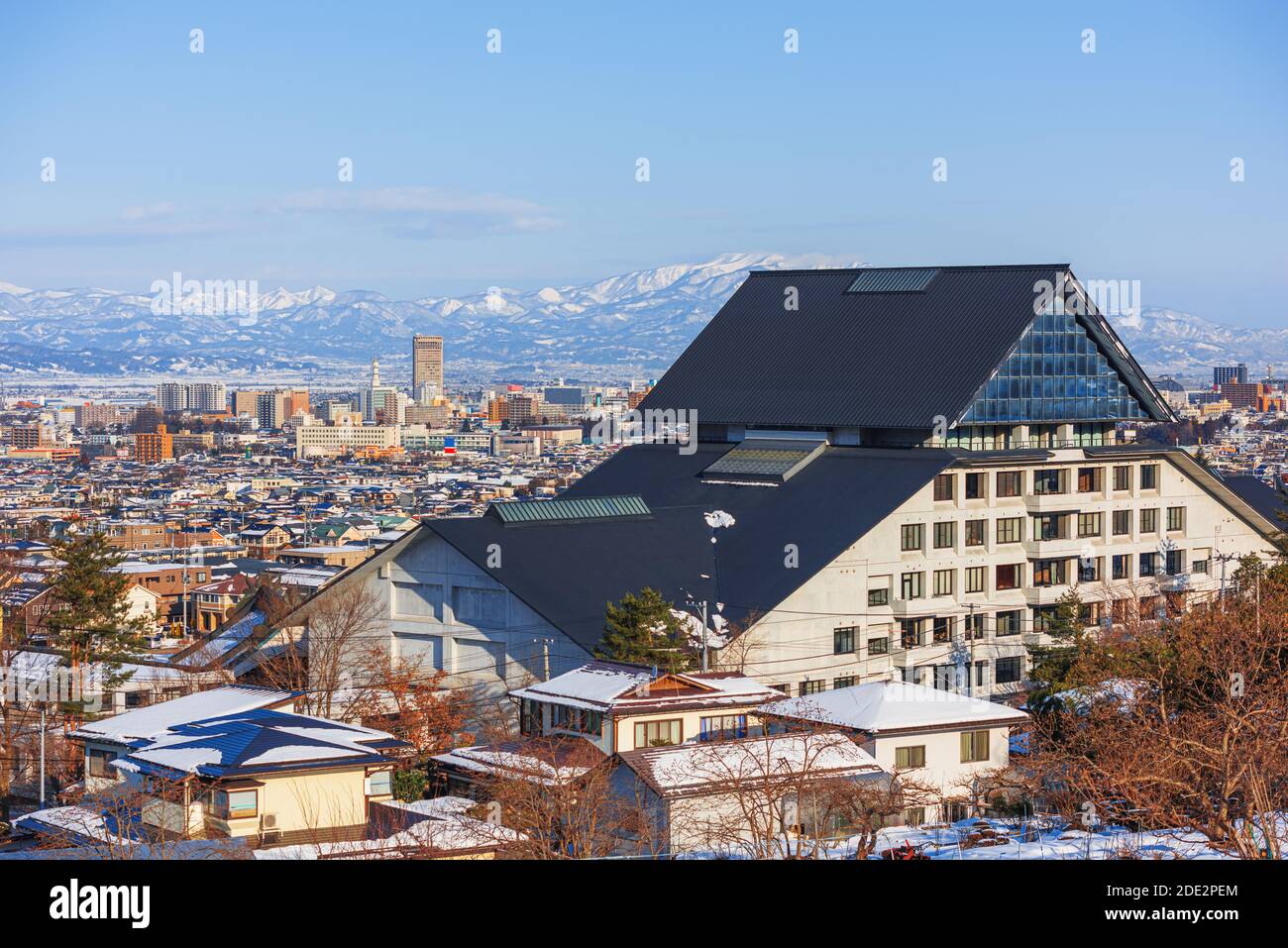Yamagata City, Japan Skyline mit Bergen. Stockfoto