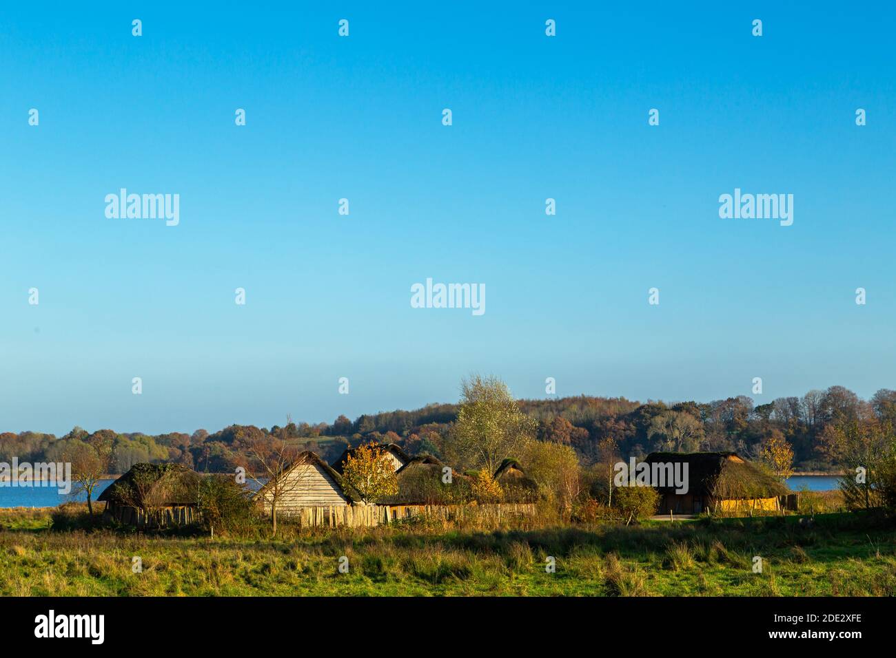 Modernes Wikingermuseum Haithabu, Busdorf bei Schleswig, Haddebyer Noor, Schleiregion, touristisches Highlight, Schleswig-Holstein, Norddeutschland, Europa Stockfoto