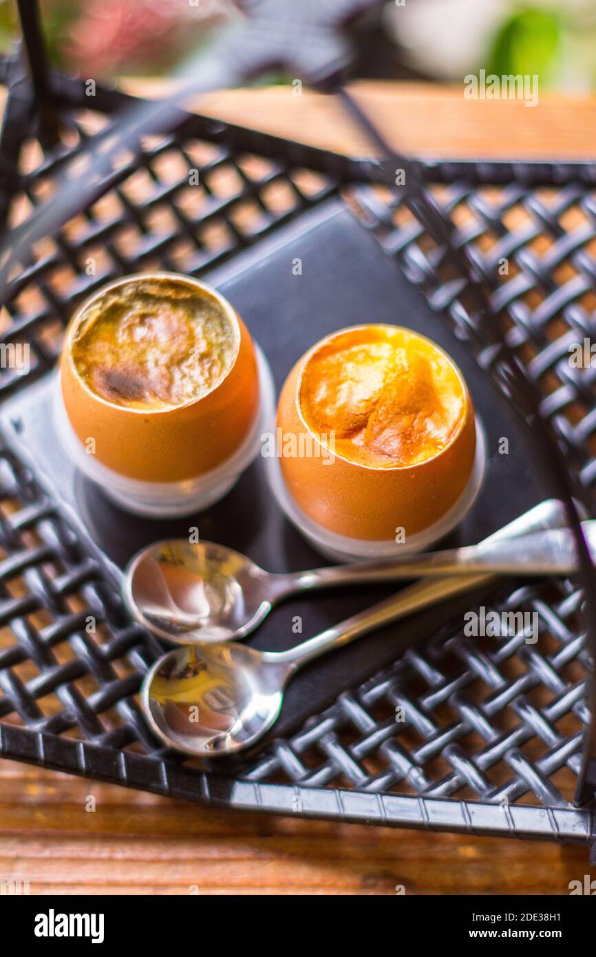 Herzhaftes Eiergericht in einem lokalen Café in Macau, China Stockfoto
