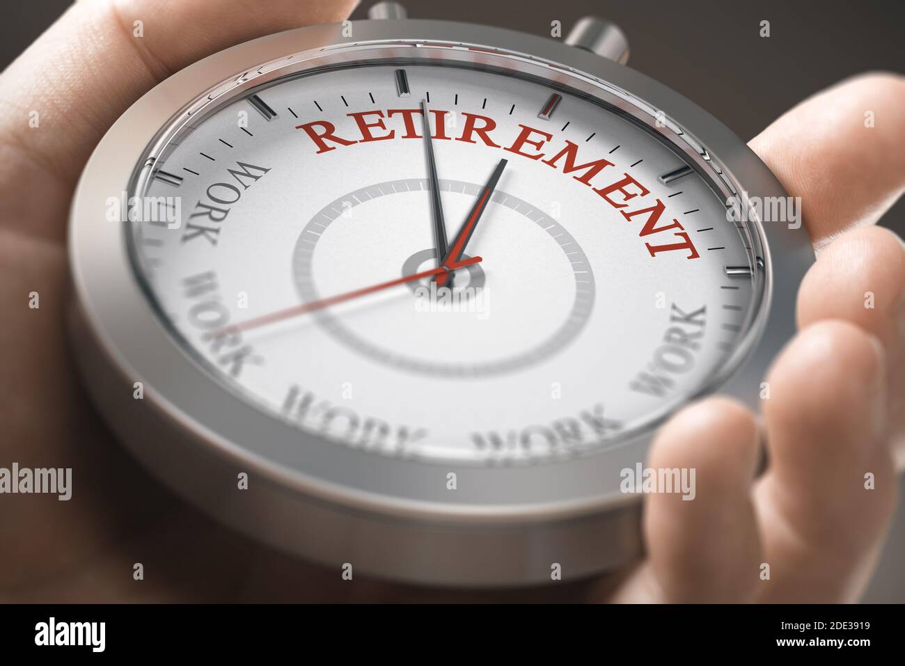 Hand hält eine konzeptionelle Uhr mit den Worten Ruhestand und Arbeit. Time to Rente-Konzept. Zusammengesetztes Bild zwischen einer Handfotografie und einem 3D-Backgr Stockfoto
