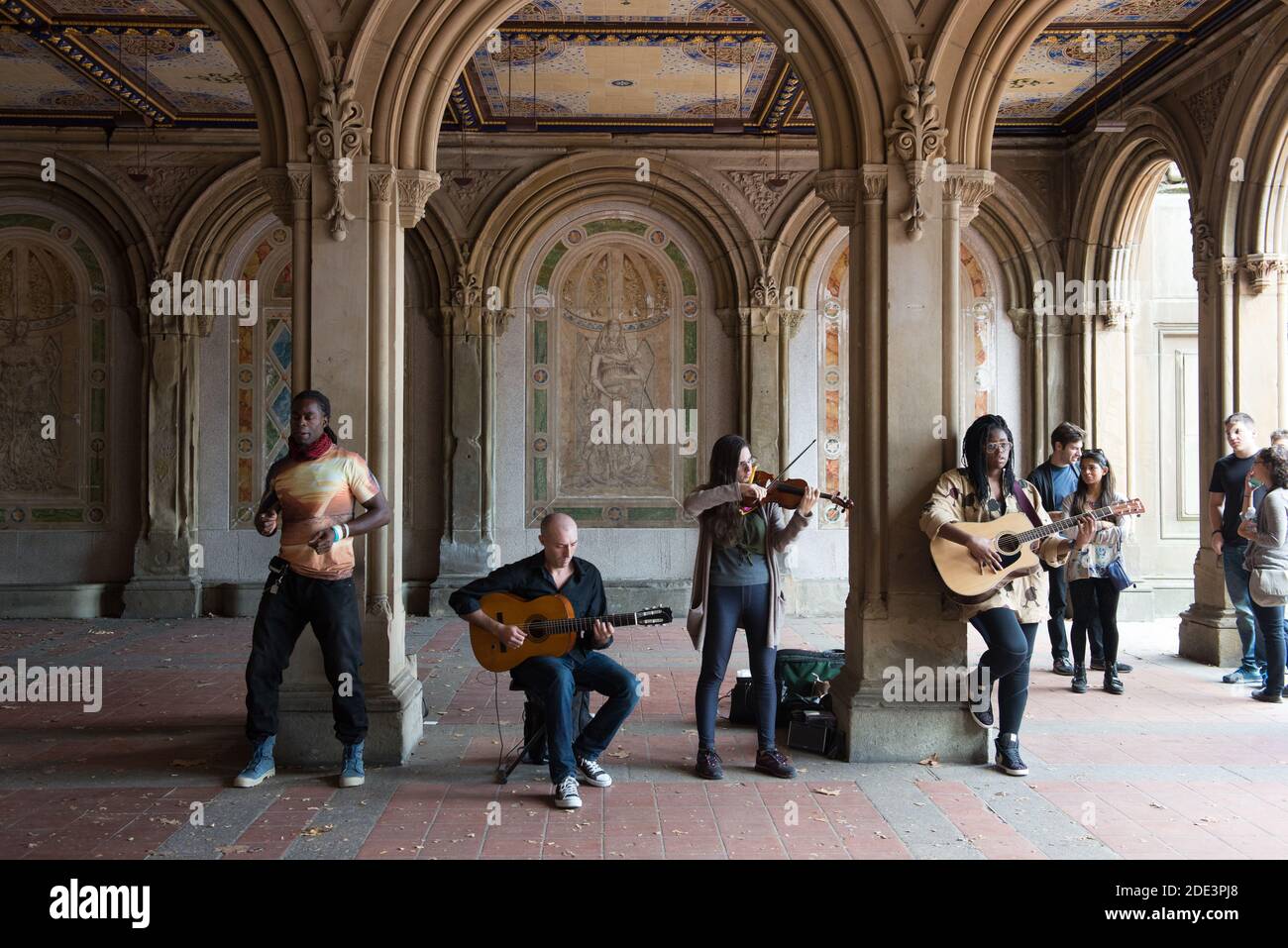 Straßenorchester unter der Bethesda Terrace, New York City Stockfoto
