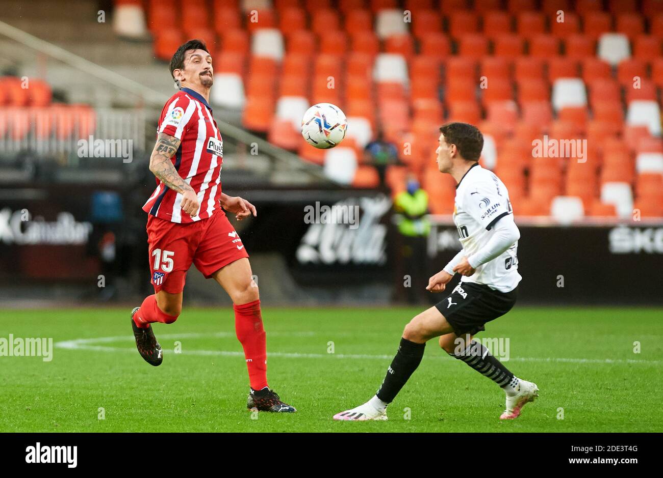 Stefan Savic von Atletico de Madrid und Manu Vallejo von Valencia CF während der spanischen Meisterschaft La Liga Fußball mach zwischen Valencia und Atletico de Madrid am 28. November 2020 im Estadio de Mestalla in Valencia, Spanien - Foto Maria Jose Segovia / Spanien DPPI / DPPI / LM Stockfoto