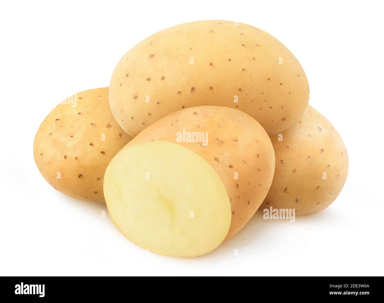 Stapel von rohen Schnittkartoffeln isoliert auf weißem Hintergrund Stockfoto