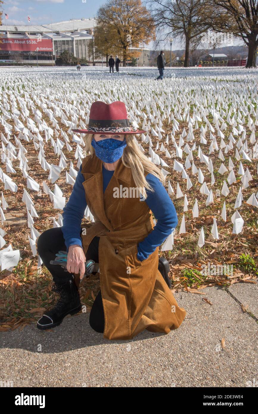 Washington DC, 28. November 2020, USA: Die Künstlerin Suzanne Brennan Firstenberg wollte ein Denkmal ähnlich dem AIDS-Quilt schaffen, um diese zu ehren Stockfoto