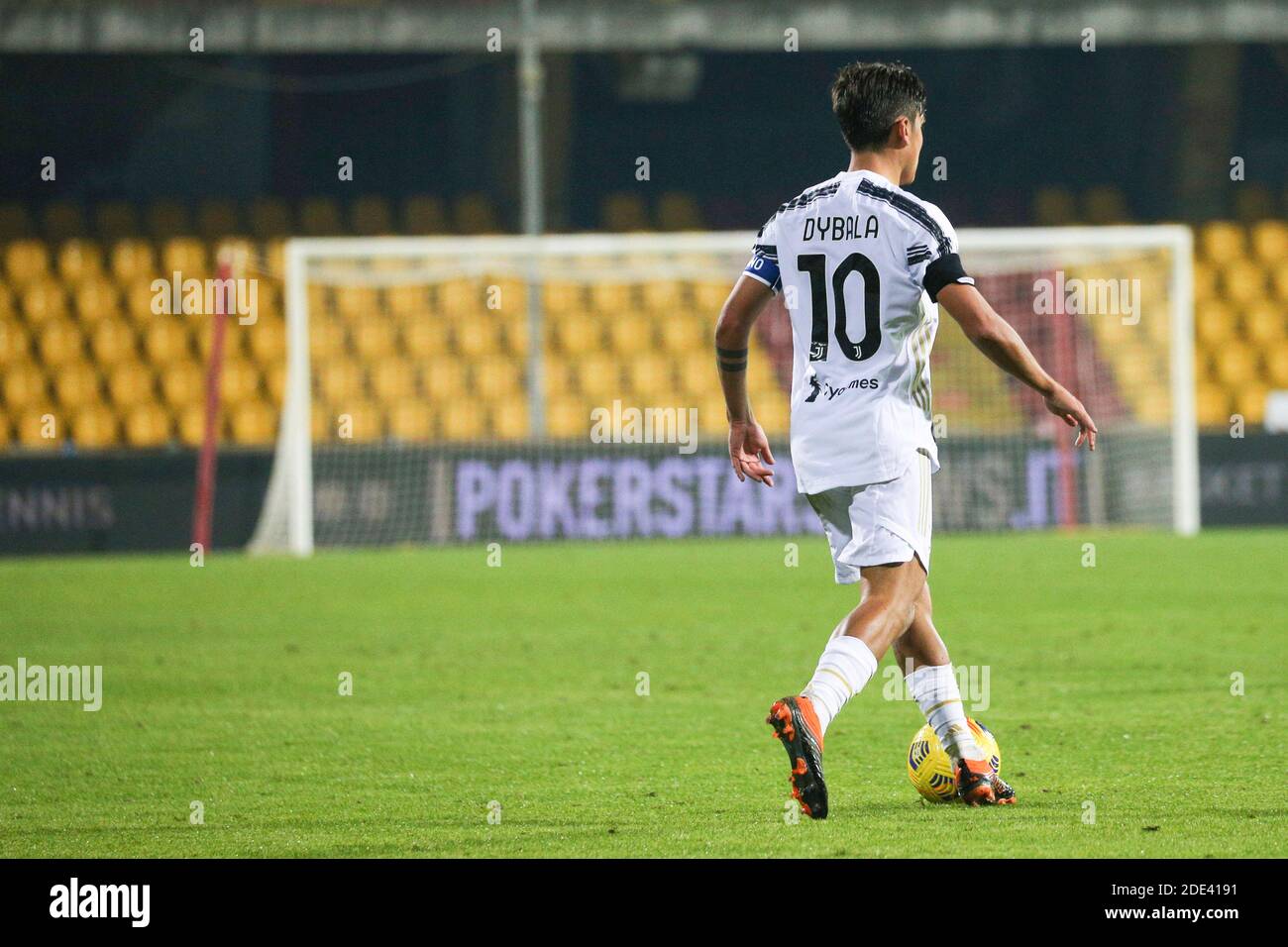 Benevento, Kampanien, Italien. November 2020. Während der italienischen Serie A Fußballspiel FC Benevento gegen FC Juventus am 28. November 2020 im Vigorito Stadion in Benevento.in Bild: PAUL DYBALA Kredit: Fabio Sasso/ZUMA Wire/Alamy Live News Stockfoto