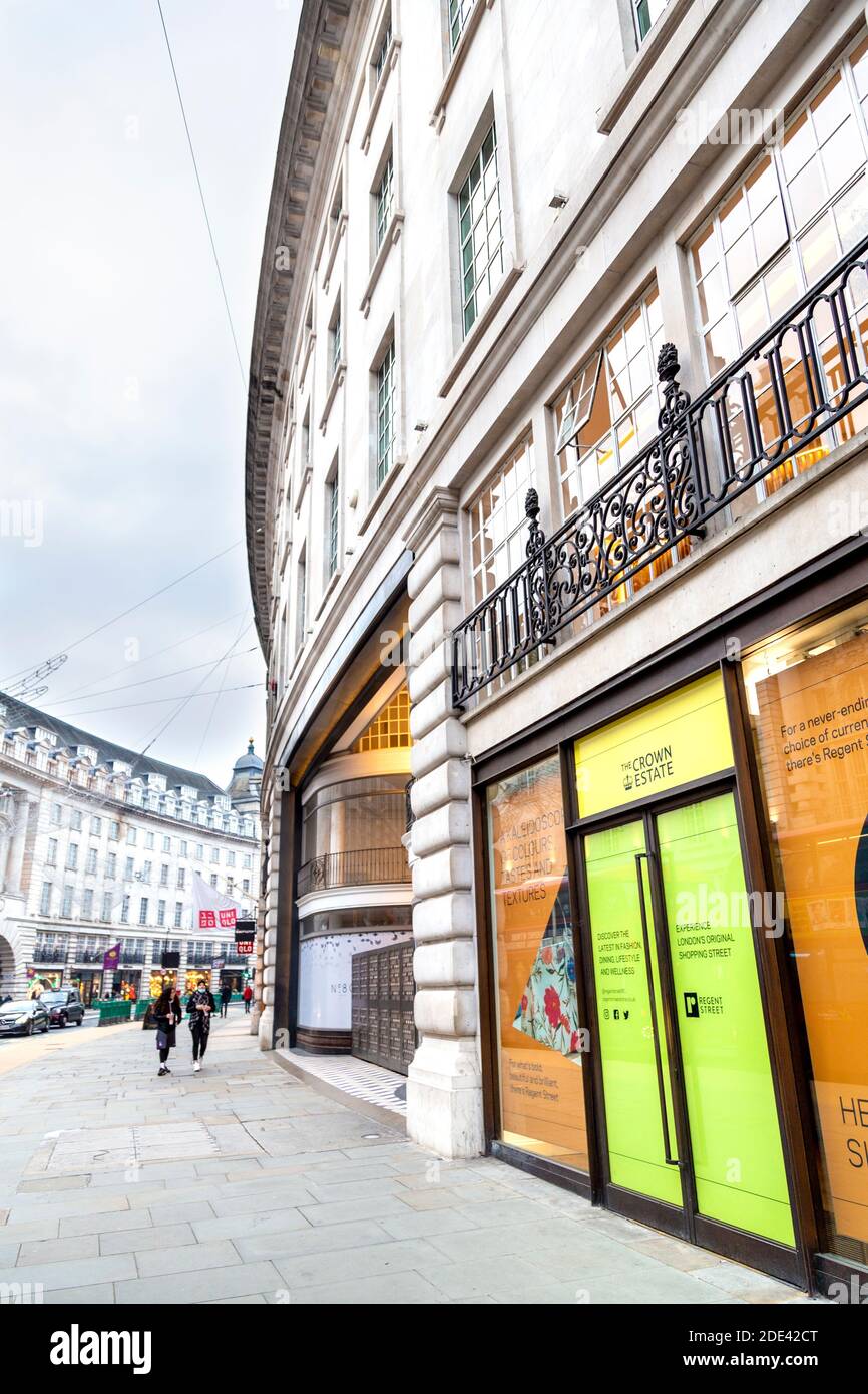 28. November 2020 - London, Großbritannien, Black Friday Weekend, leeres Einkaufsviertel in der Regent Street und geschlossene Geschäfte während der Coronavirus-Sperre Stockfoto