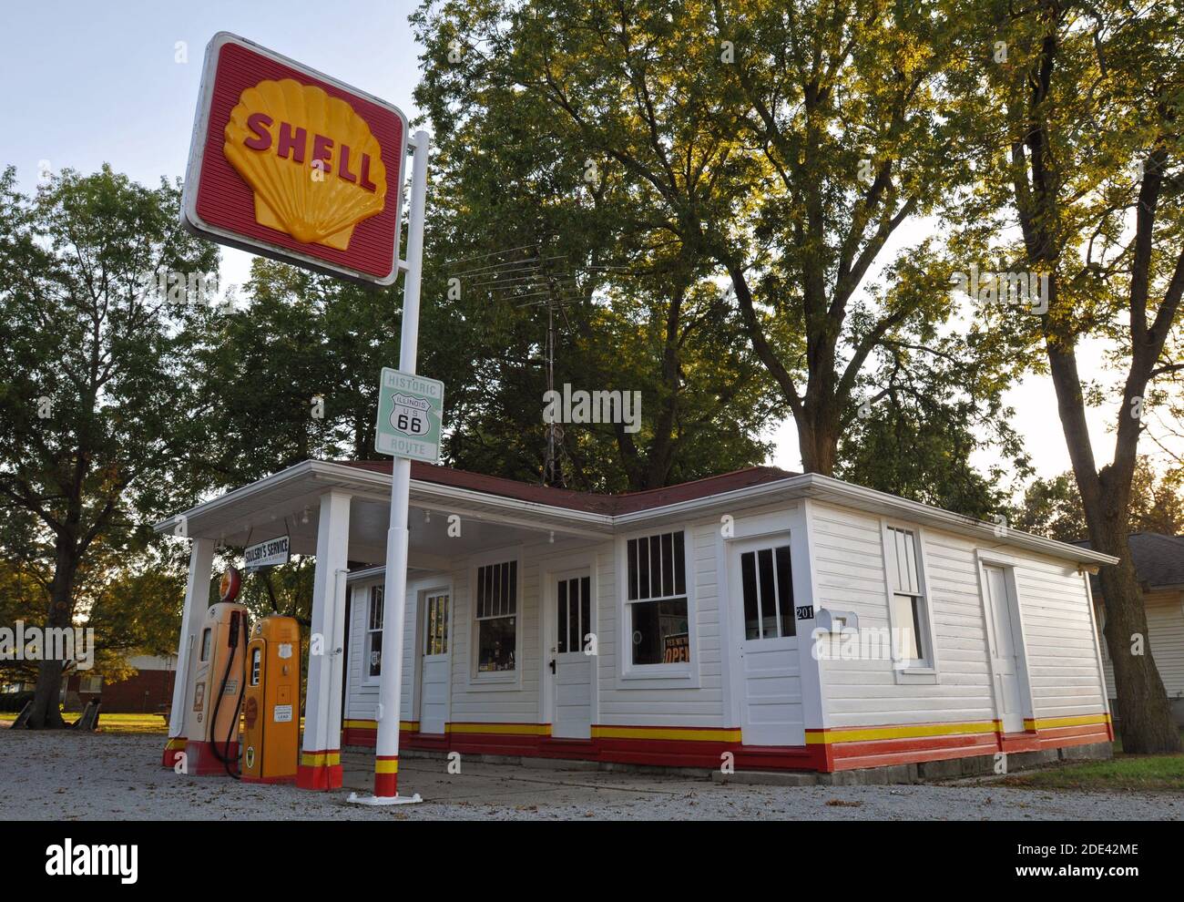 Die historische Soulsby's Service Tankstelle an der Route 66 in Mount Olive, Illinois, wurde 1926 erbaut und blieb bis 1993 im Betrieb. Stockfoto