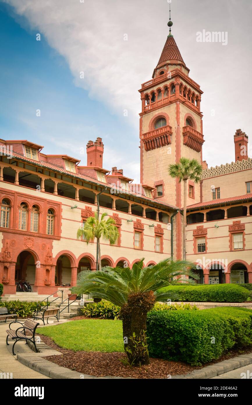 Die herrliche spanische Renaissance-Architektur mit kolonialen Elementen im ursprünglichen Ponce de Leon Hotel, jetzt Flagler College, St. Augustin Stockfoto