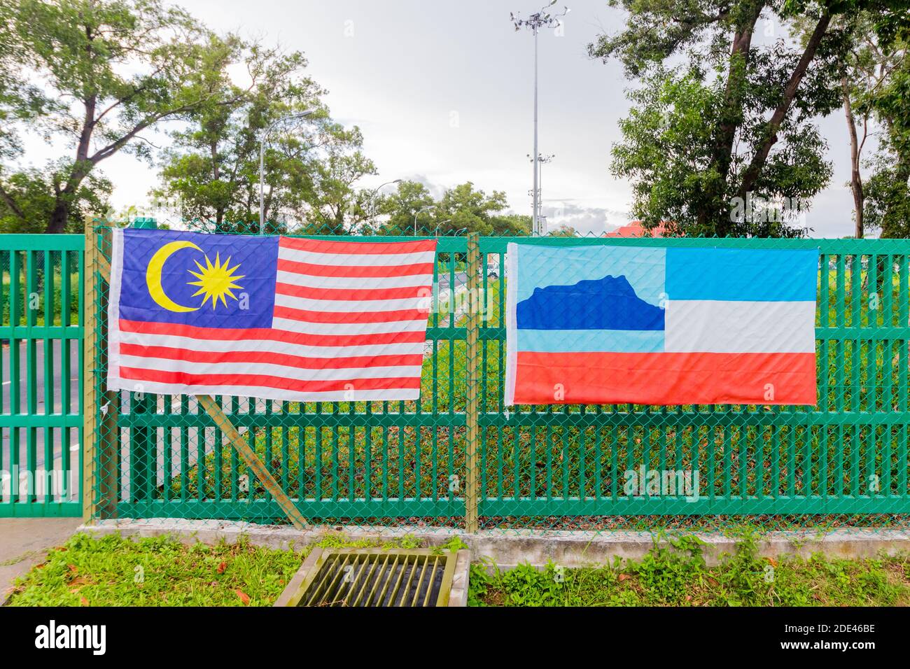 Die Flaggen von Malaysia und Sabah State in Kota Kinabalu, Malaysia Stockfoto