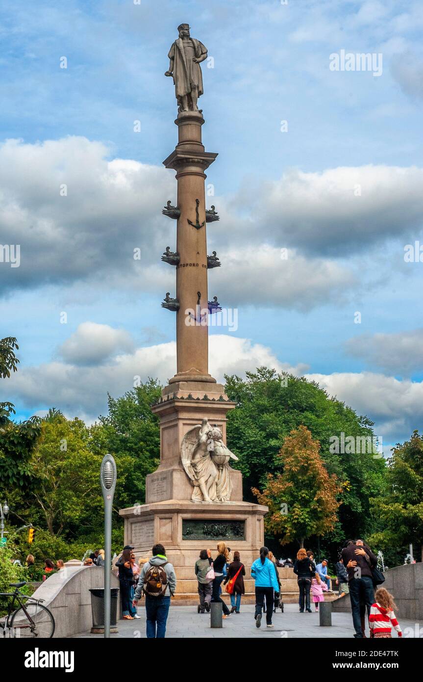 Statue von Christoph Kolumbus am Columbus Circle in New York City. Columbus Circle, New York, mit der Statue von Christoph Kolumbus. Stockfoto