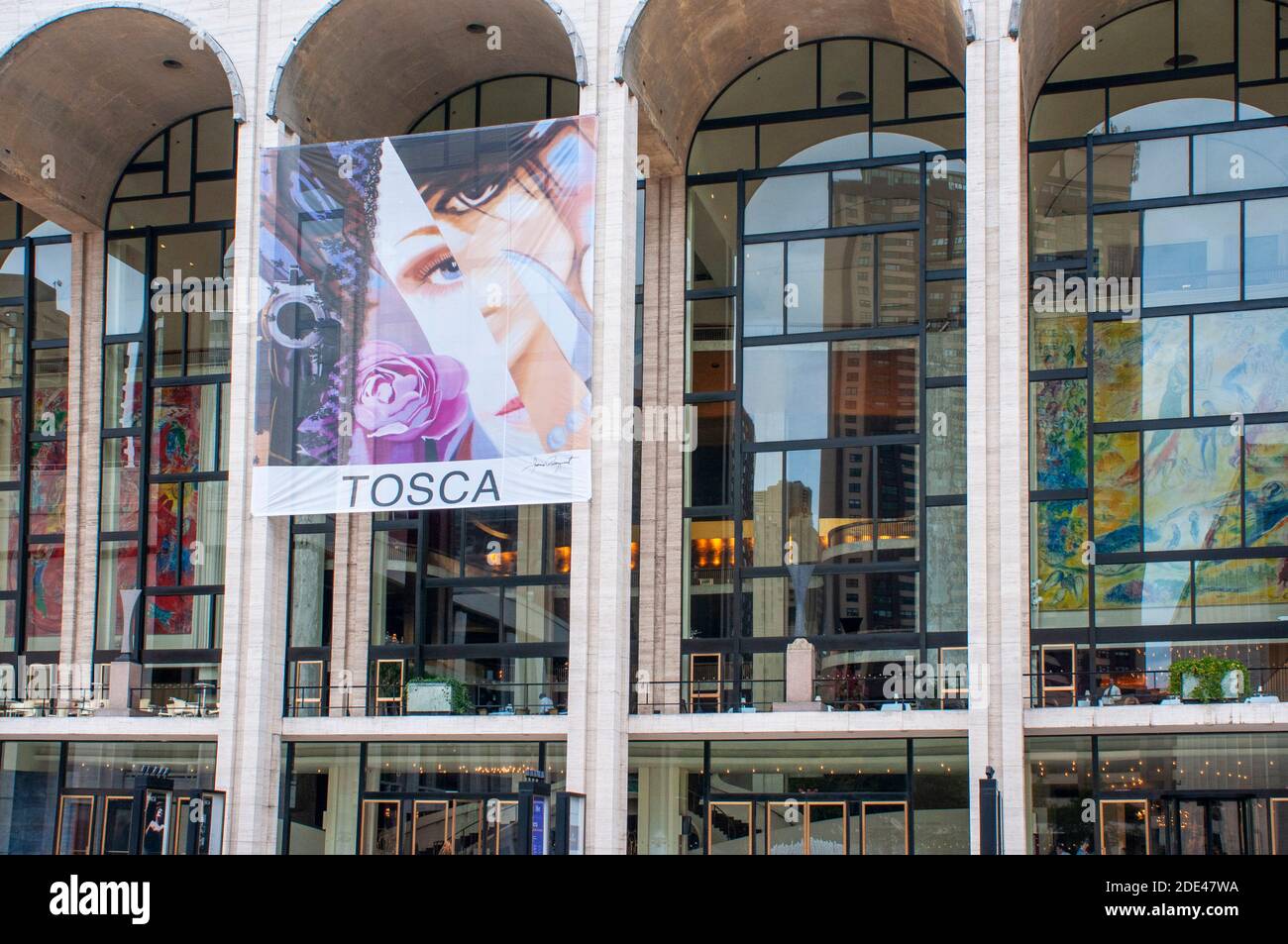 The Metropolitan Opera Opening Night live in HD Simultaninszenierung der Neuproduktion von Giacomo Puccinis Oper Tosca, New York, USA. Stockfoto