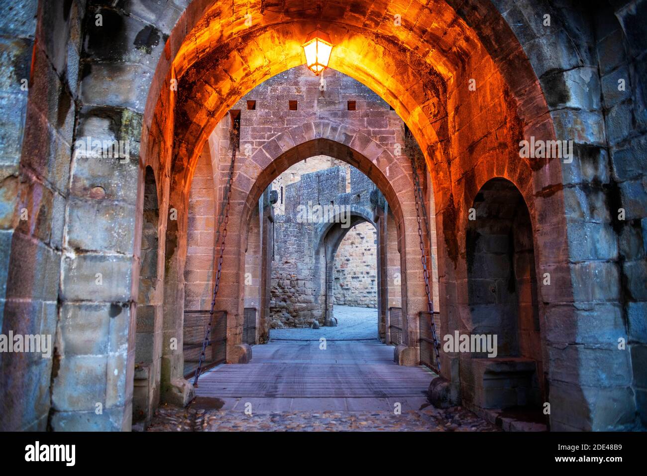 Eingang der befestigten Stadt Carcassonne, mittelalterliche Stadt als Weltkulturerbe der UNESCO, Harbore d'Aude, Languedoc-Roussillon Midi Pyrenees Aude Stockfoto