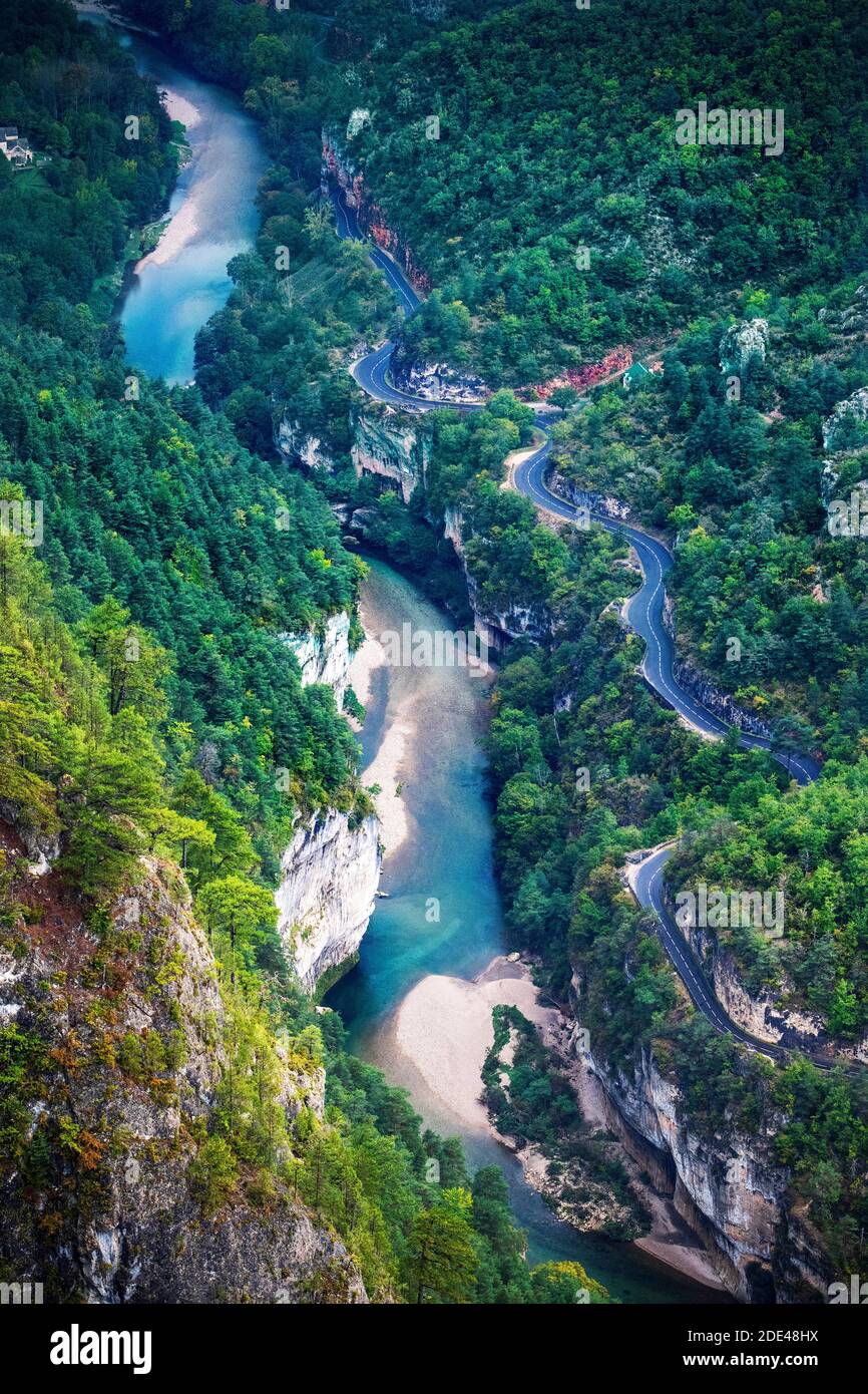 Gorges du Tarn vom Point Sublime Roc des Hourtous, La Malene, Lozere, Frankreich. UNESCO-Weltkulturerbe. Grands Causses Regional Natural Park. L Stockfoto