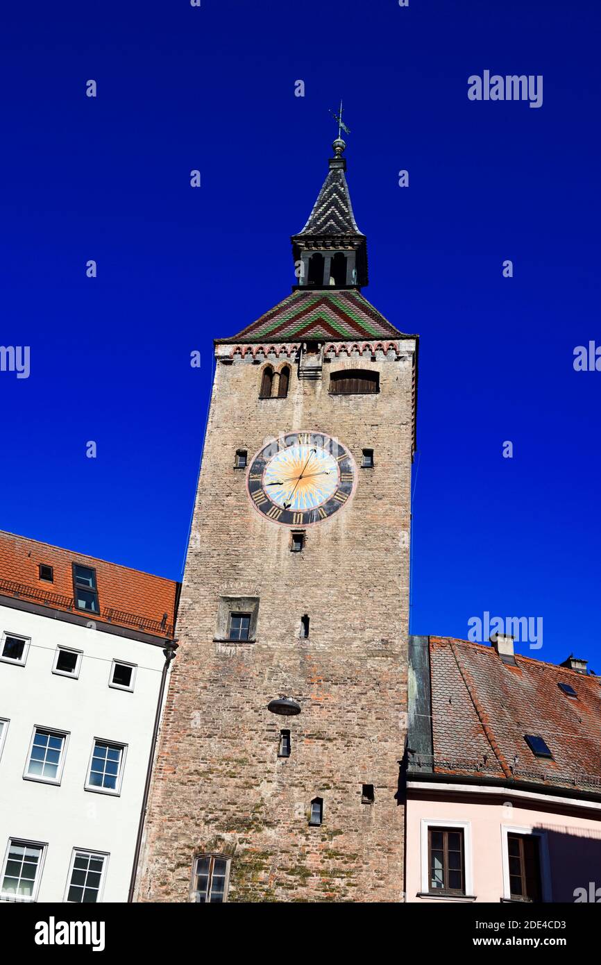 Mittelalterliches Stadttor mit dem Schmalzturm oder schönem Turm, Hauptplatz, Landsberg am Lech, Oberbayern, Bayern, Deutschland Stockfoto