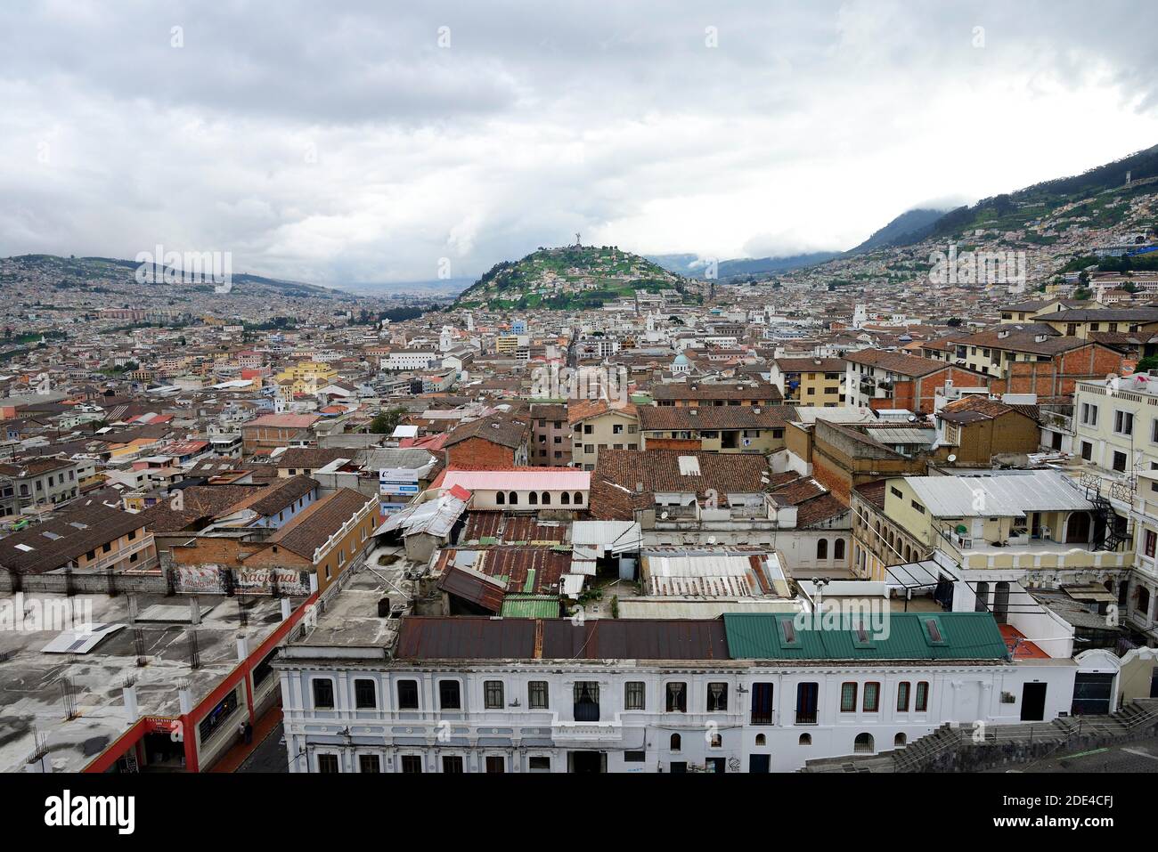 Blick vom Dach der Basilika der Nationalen Gelübde, Basilica del Voto Nacional zur Hauptstadt Quito, Provinz Pichincha, Ecuador Stockfoto