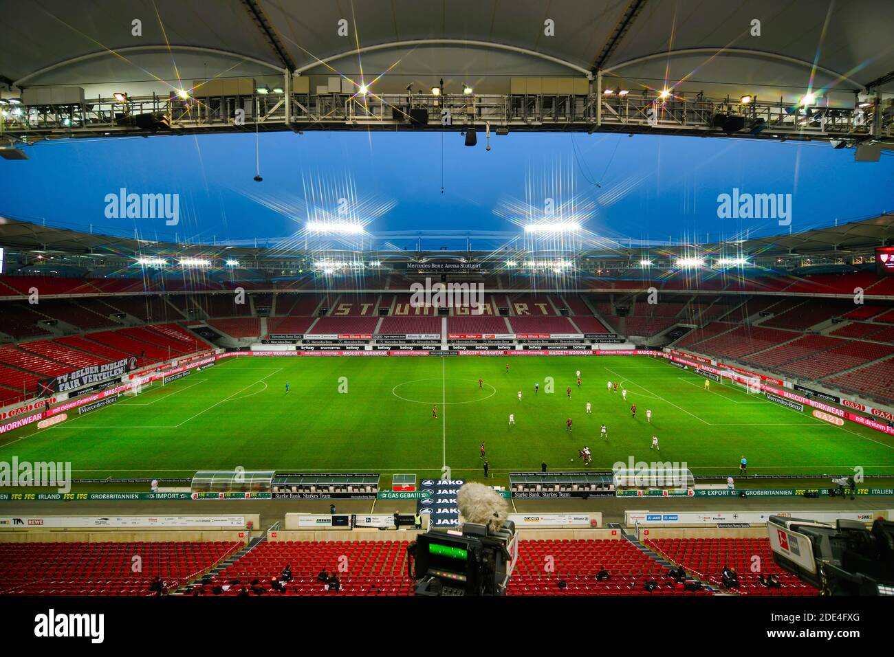 Stadion ohne Zuschauer, Geisterspiel in der Bundesliga, Mercedes-Benz Arena, Corona-Krise, Stuttgart, Baden-Württemberg, Deutschland Stockfoto