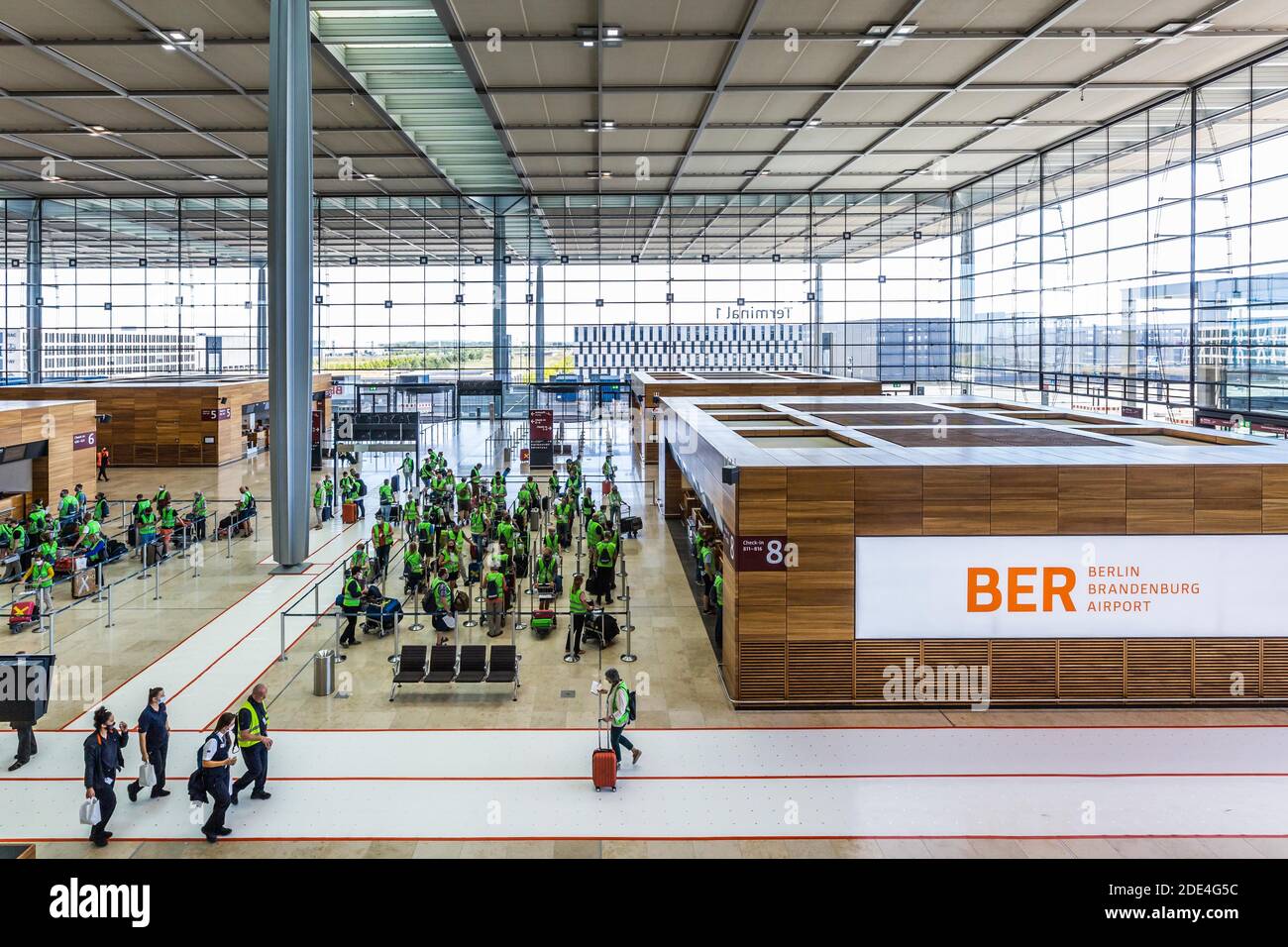 Probebetrieb in der Abflughalle im Terminal 1 des neuen Berliner Flughafens BER, Schönefeld Stockfoto