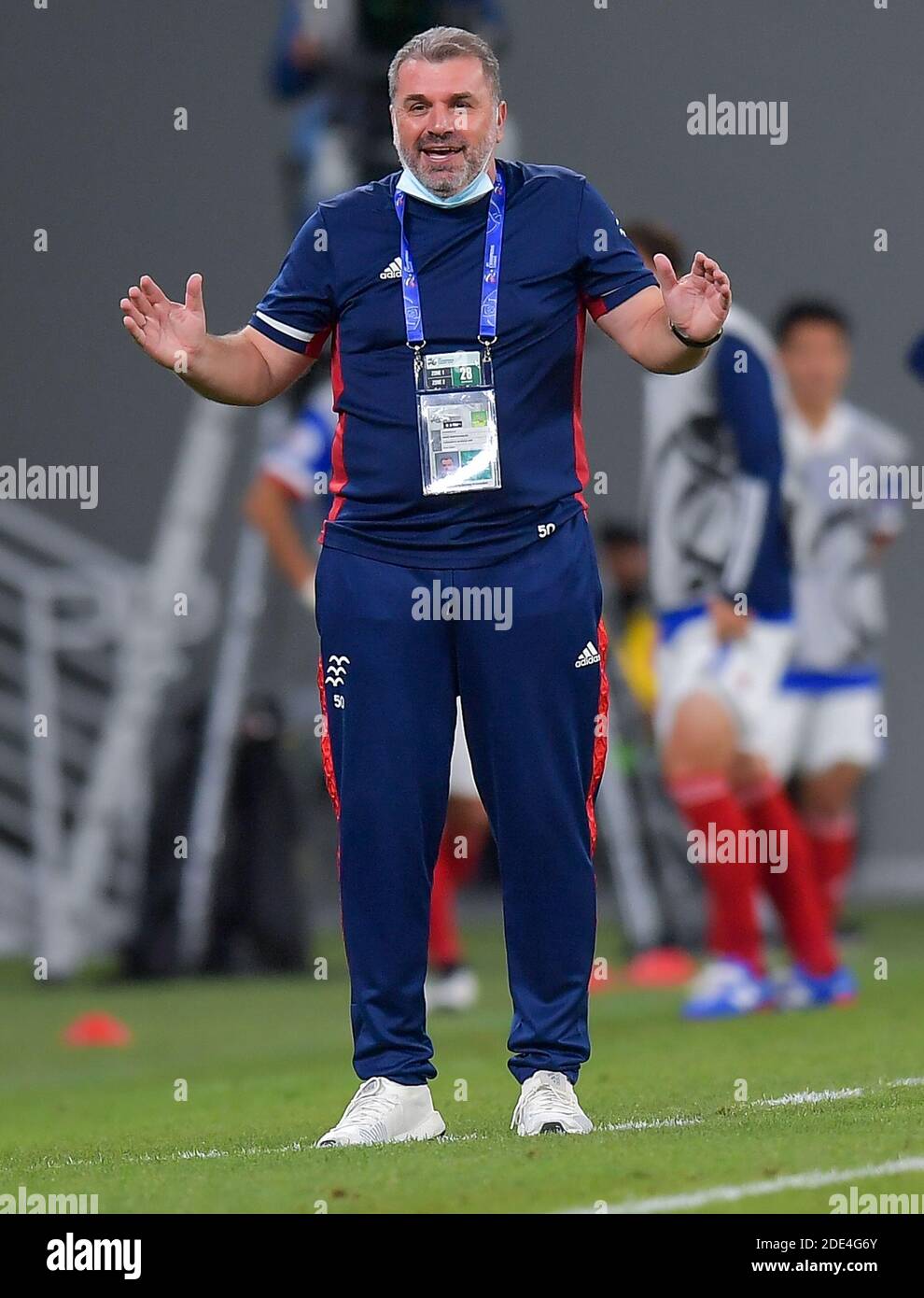 Doha, Katar. November 2020. Cheftrainer von Yokohama F. Marinos Ange Postecoglou reagiert während ihres AFC Champions League Fußballspiels in Doha, Katar, 28. November 2020. Quelle: Nikku/Xinhua/Alamy Live News Stockfoto