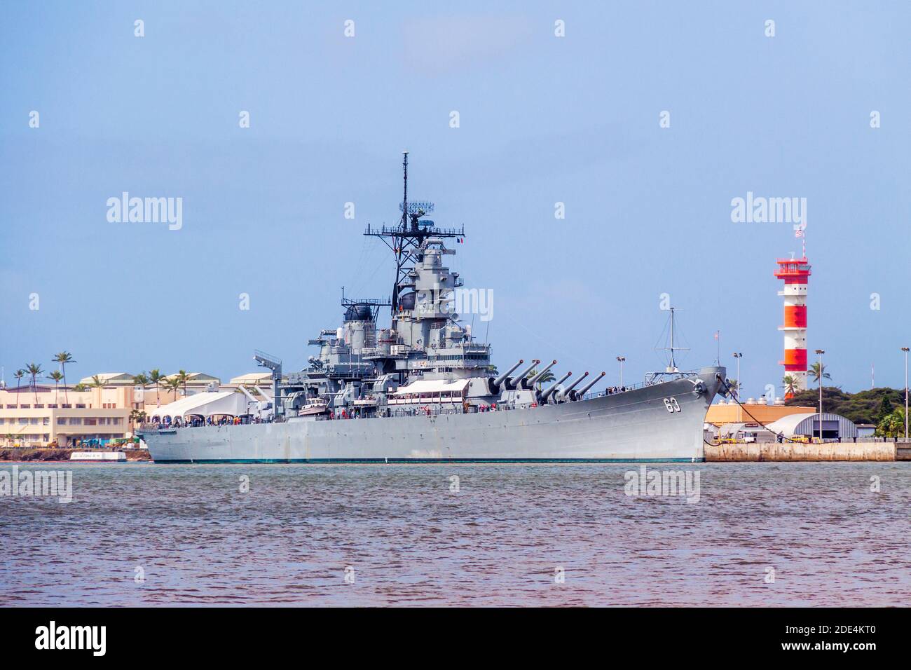 Der berühmte Air Traffic und U-Boot Tower auf Ford Island in Pearl Harbor, in Hawaii, wurde renoviert. Führungen durch das USS Missouri Battleship sind ebenfalls verfügbar Stockfoto