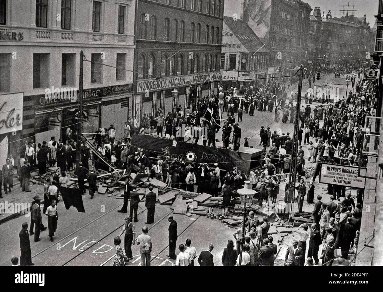 Ein historisches Foto eines Aufruhrs von 1944 in Norrebro, Kopenhagen während der deutschen Besetzung Dänemarks. Stockfoto