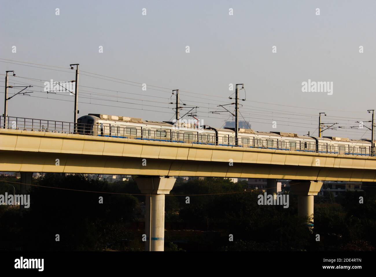 Ein Bild der indischen U-Bahn mit selektivem Fokus Stockfoto