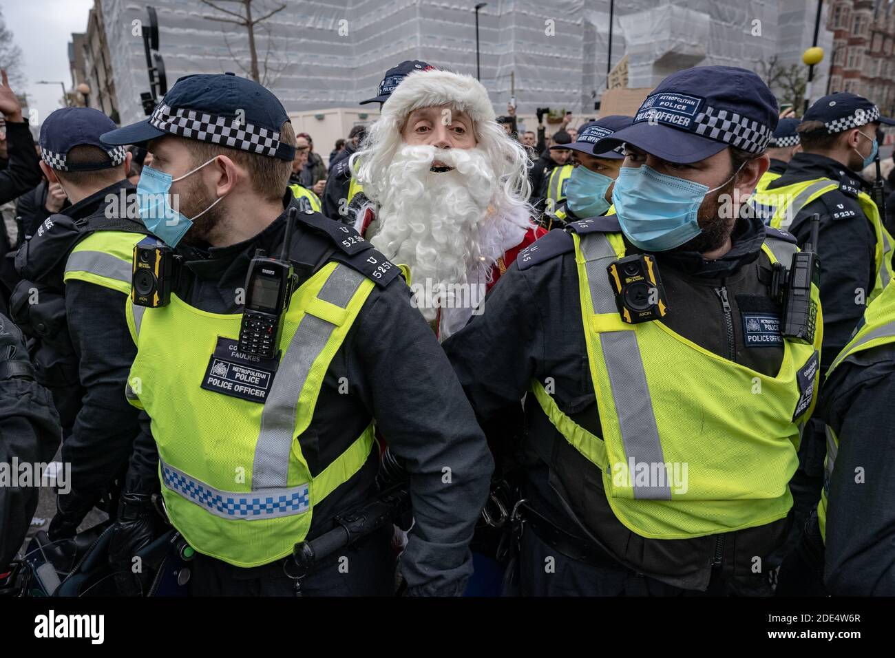 Coronavirus: Zusammenstöße und Verhaftungen während Anti-Lockdown-Demonstrationen, während die Demonstranten weiterhin gegen Zwangssperrungsregelungen in London rebellieren 19. Stockfoto