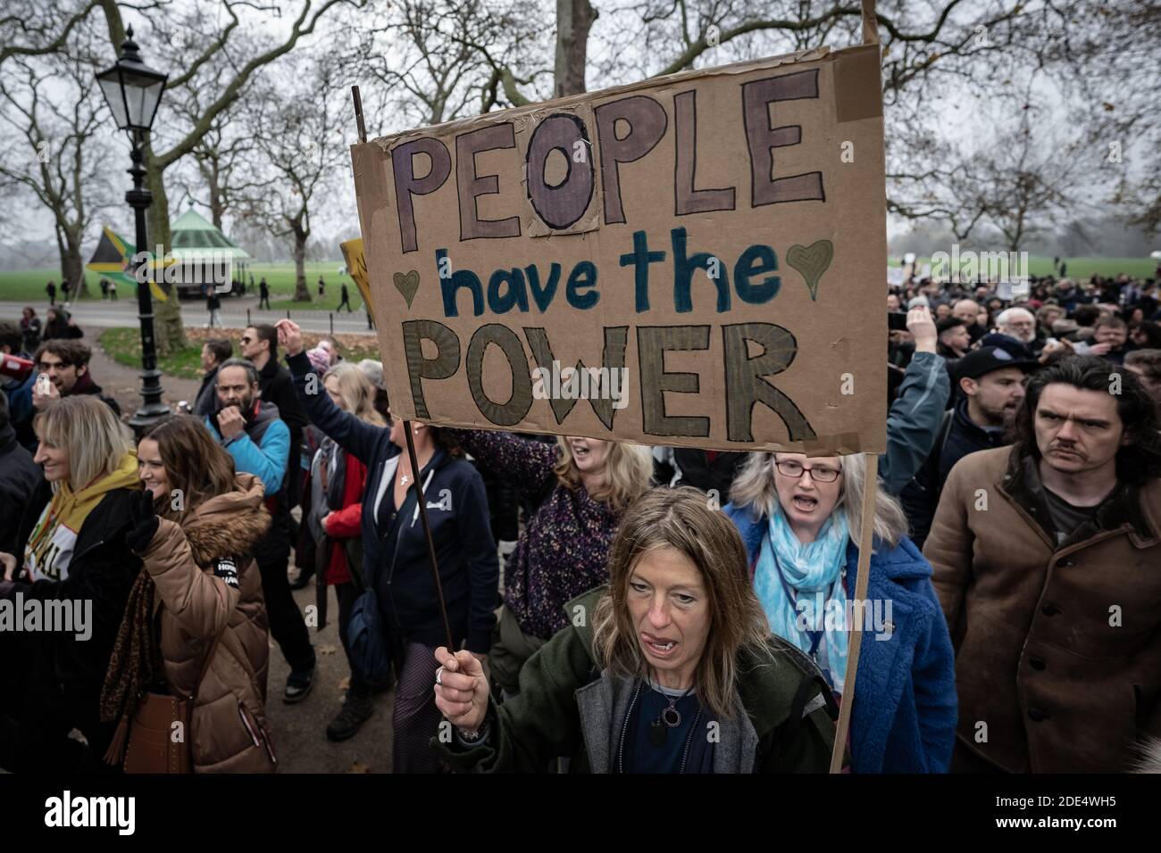 Coronavirus: Zusammenstöße und Verhaftungen während Anti-Lockdown-Demonstrationen, während die Demonstranten weiterhin gegen Zwangssperrungsregelungen in London rebellieren 19. Stockfoto