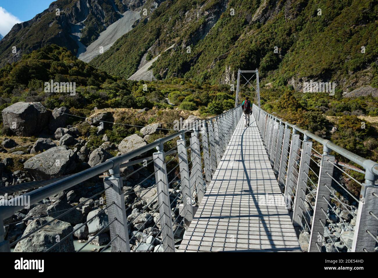 Erste Swing-Brücke auf Hooker Valley Track, Mt Cook National Park Stockfoto