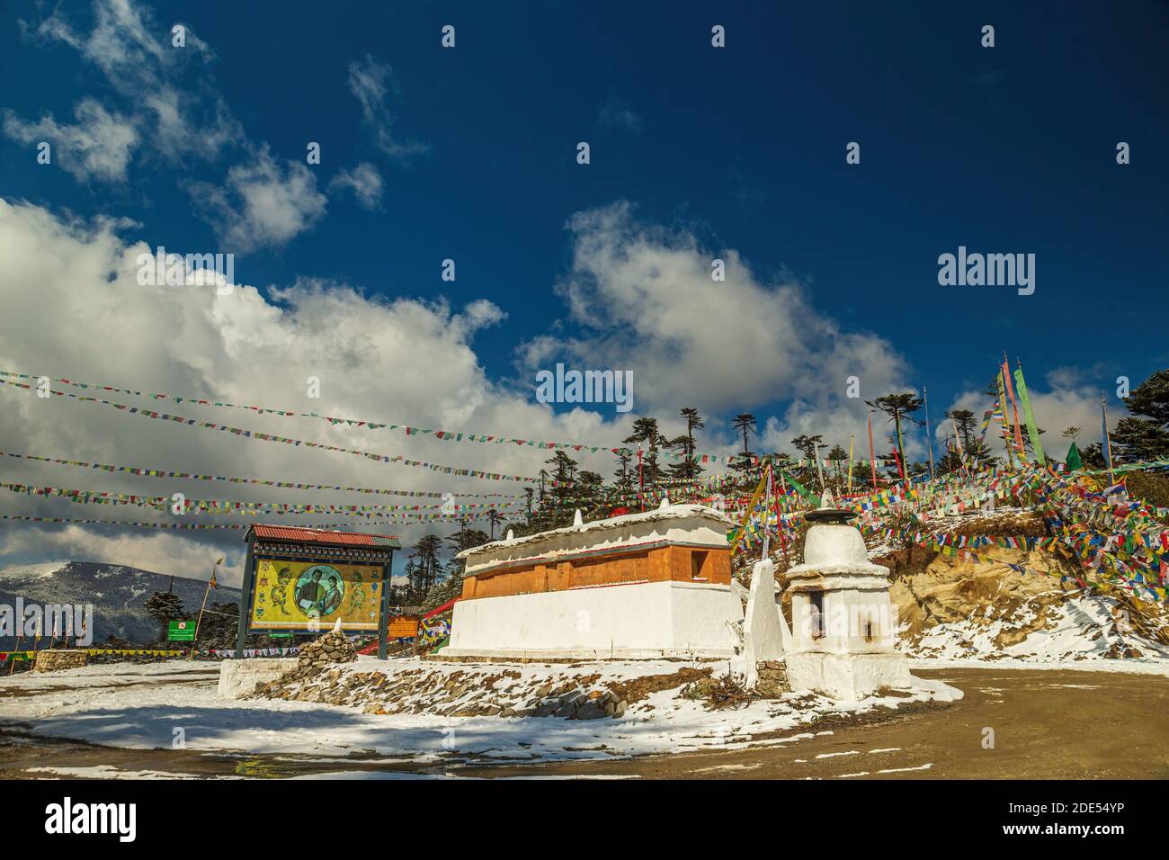 Thrumshungla Pass, Bhutan 4. Januar 2020: Der Thrumshingla Pass im Winter Stockfoto