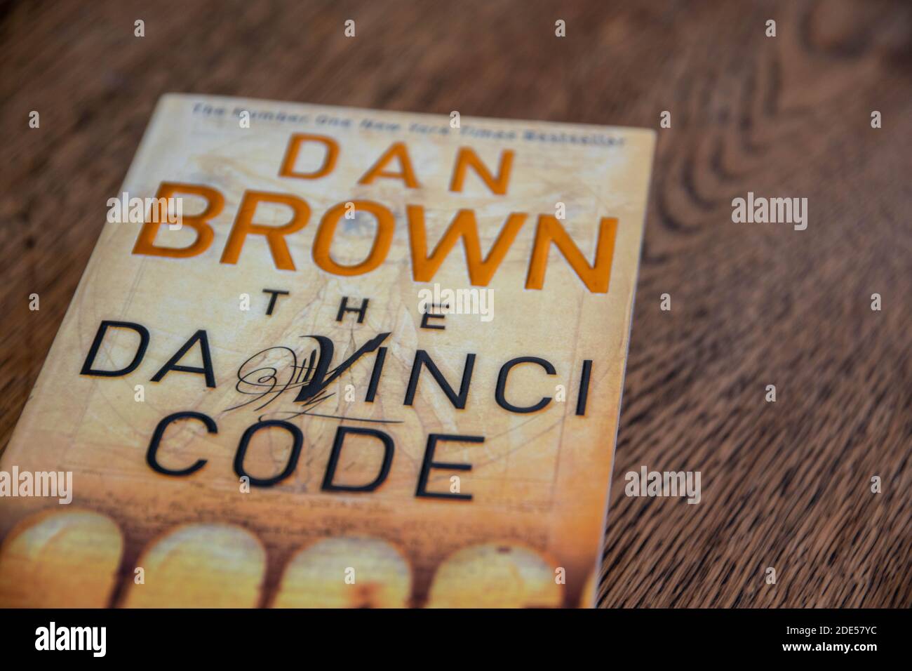 Dan Brown ist ein amerikanischer Autor, der vor allem für seine Thriller Robert Langdon Romane Angels & Demons, The Da Vinci Code, The Lost Symbol, Inferno bekannt ist Stockfoto