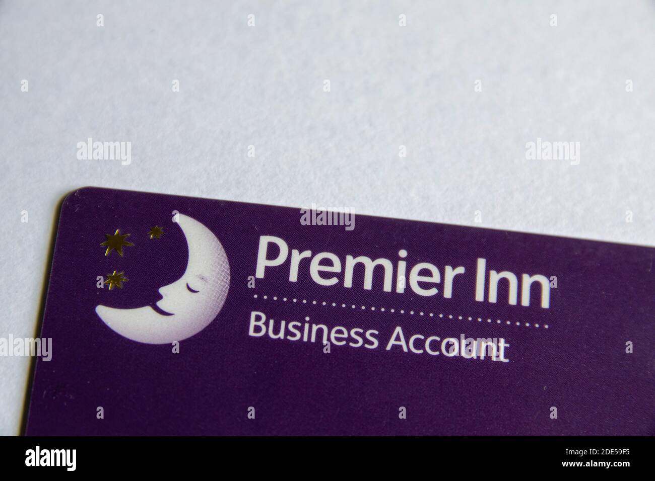 Durham, Großbritannien - 28. Mai 2020: Premier Inn Business Account Card. Mit der Karte können Personen, die geschäftlich unterwegs sind, ein Zimmer und Mahlzeiten ihrem Unternehmen in Rechnung stellen. Stockfoto