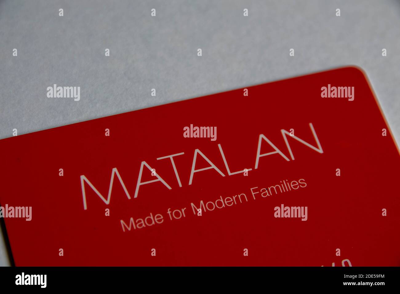 Durham, Großbritannien - 28. Mai 2020: Eine Matalan-Mitgliedskarte auf isoliertem Hintergrund mit Platz für Text. Matalan ist eine budgetfreundliche britische Mode Stockfoto