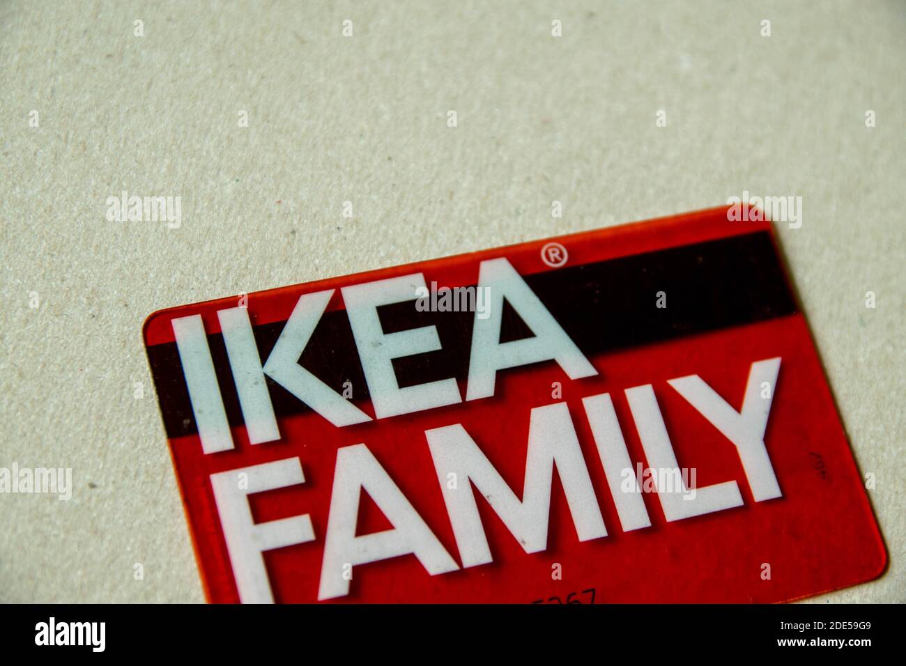 Durham, Großbritannien - 28. Mai 2020: IKEA Familienkarte auf isoliertem Hintergrund. Mit der IKEA Mitgliedskarte erhalten Mitglieder eine breite Palette an Rabatten und Bene Stockfoto