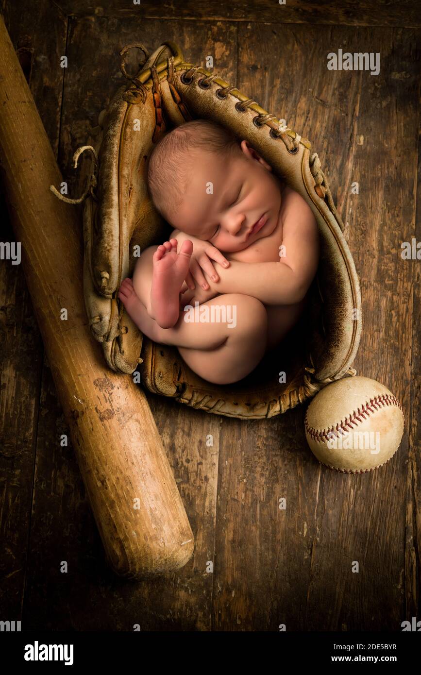 Baby baseball mitt hotsell