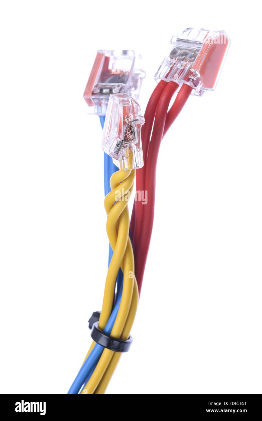 Buntes elektrische Kabel mit Steckverbindern Stockfoto