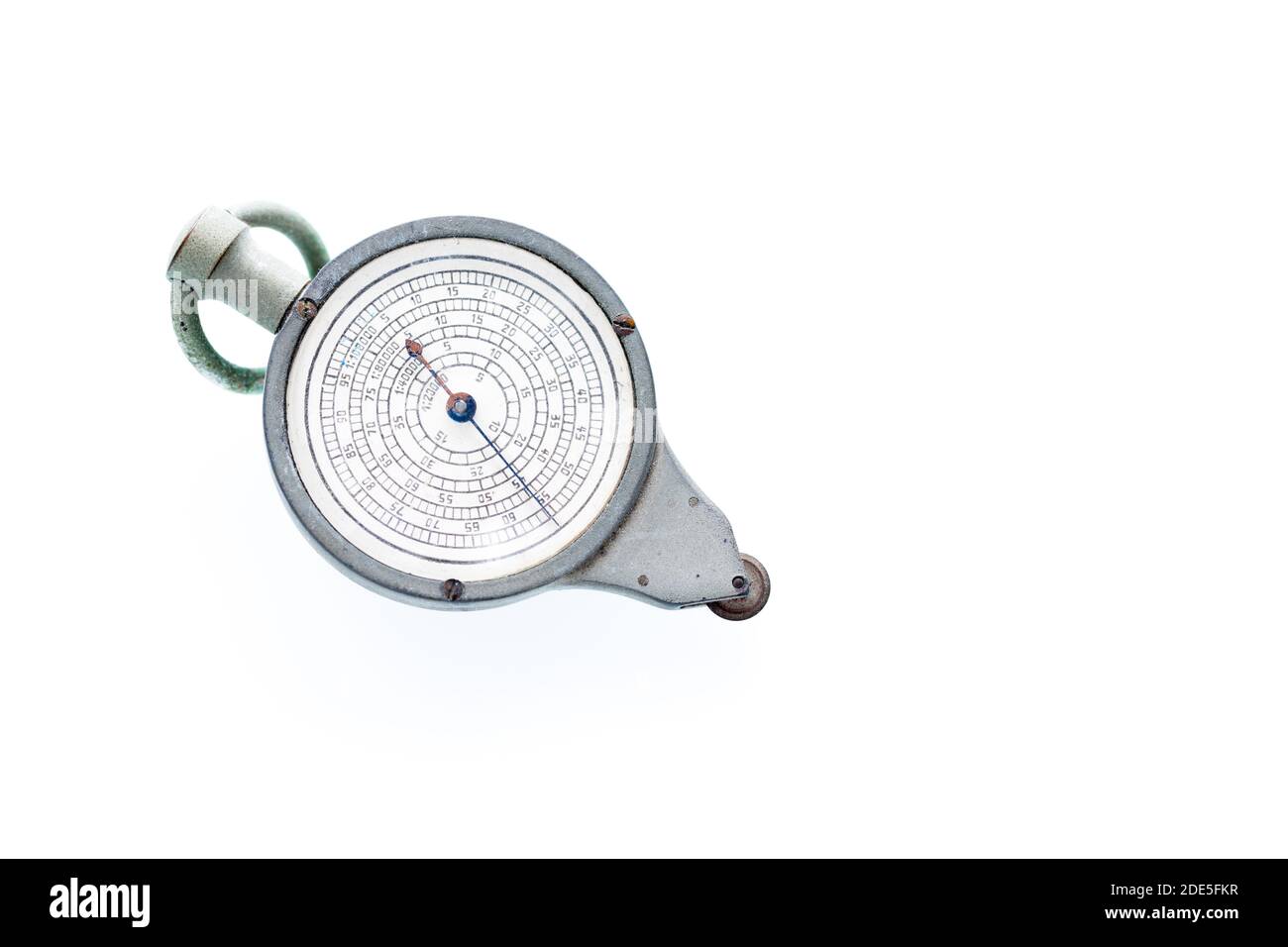 Curvestor zum Messen von Entfernungen auf Karten, Vintage-Stil, weißer Hintergrund Stockfoto