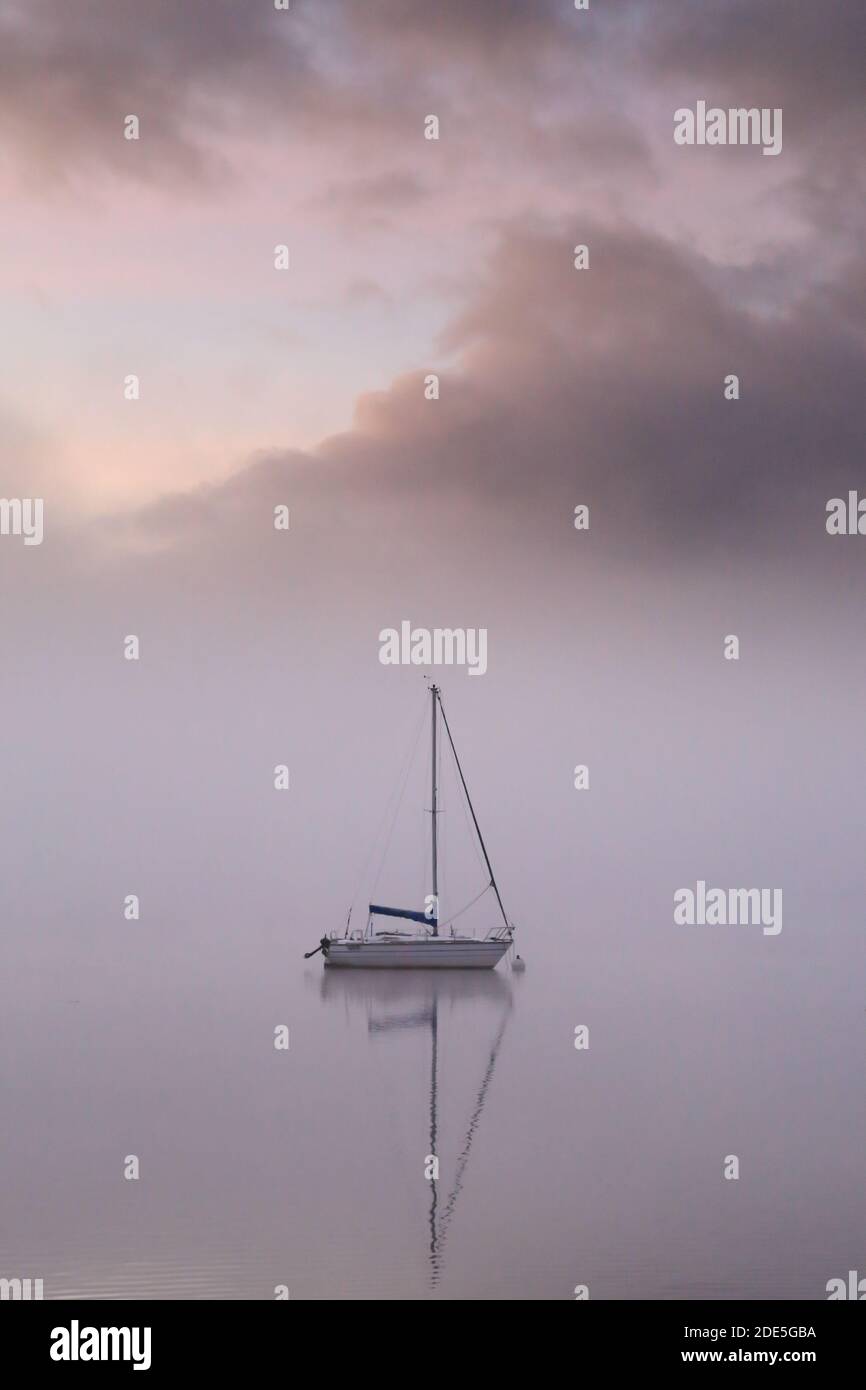 Yacht auf Lake Windermere, englischer Lake District Nationalpark, Großbritannien Stockfoto