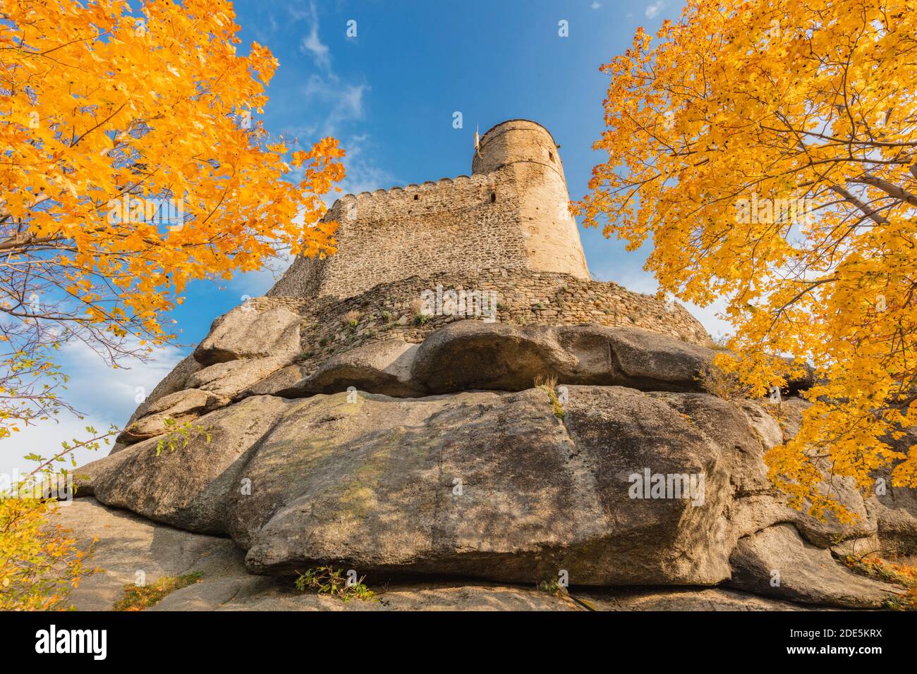 Schloss Chojnik im Nationalpark Karkonosze. Jelenia Gora, Niederschlesien, Polen. Stockfoto