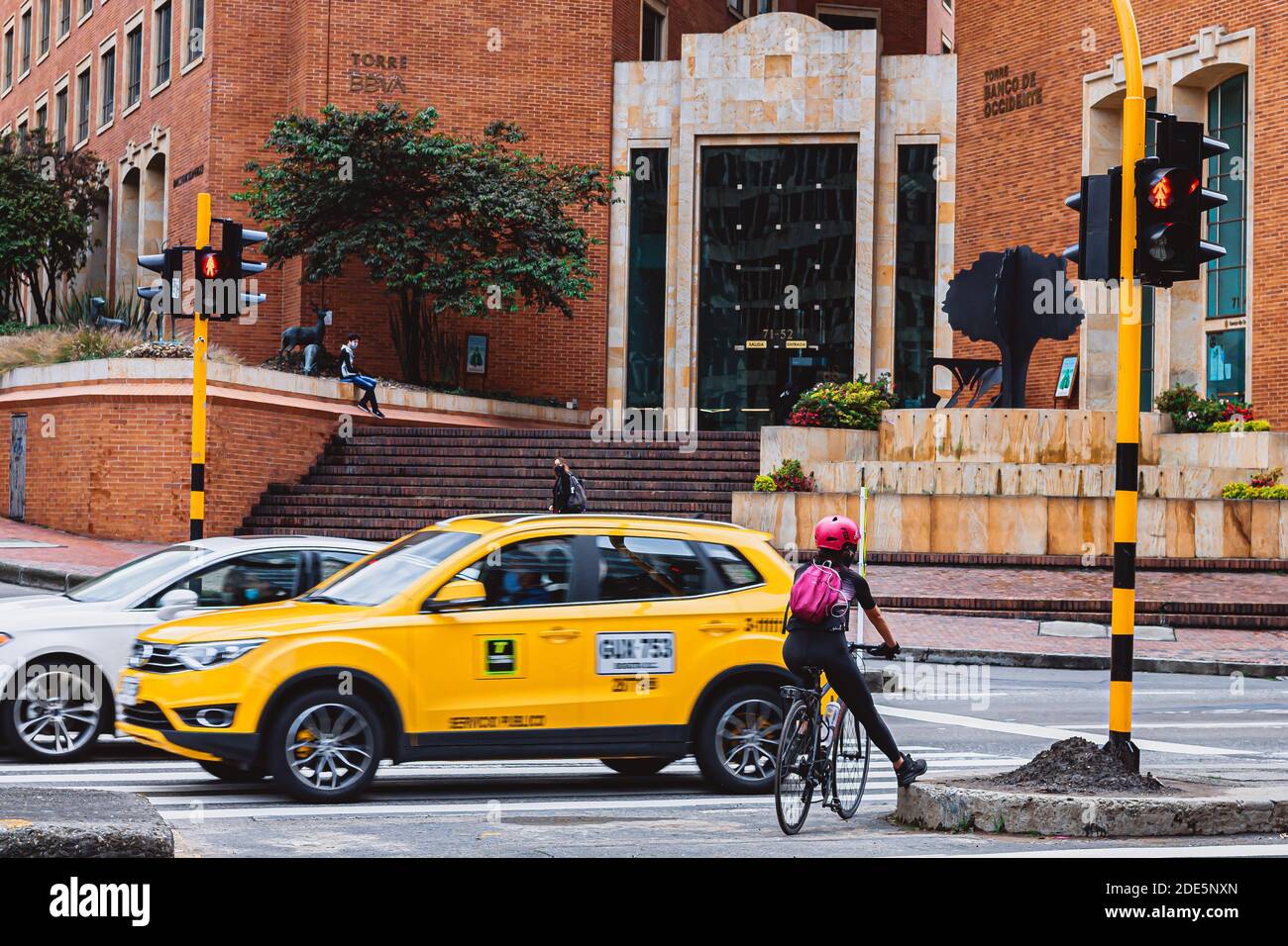 Neuer Radweg auf der avenida Cr 7, nördlich von Bogotá, Kolumbien, 28. November 2020 Stockfoto