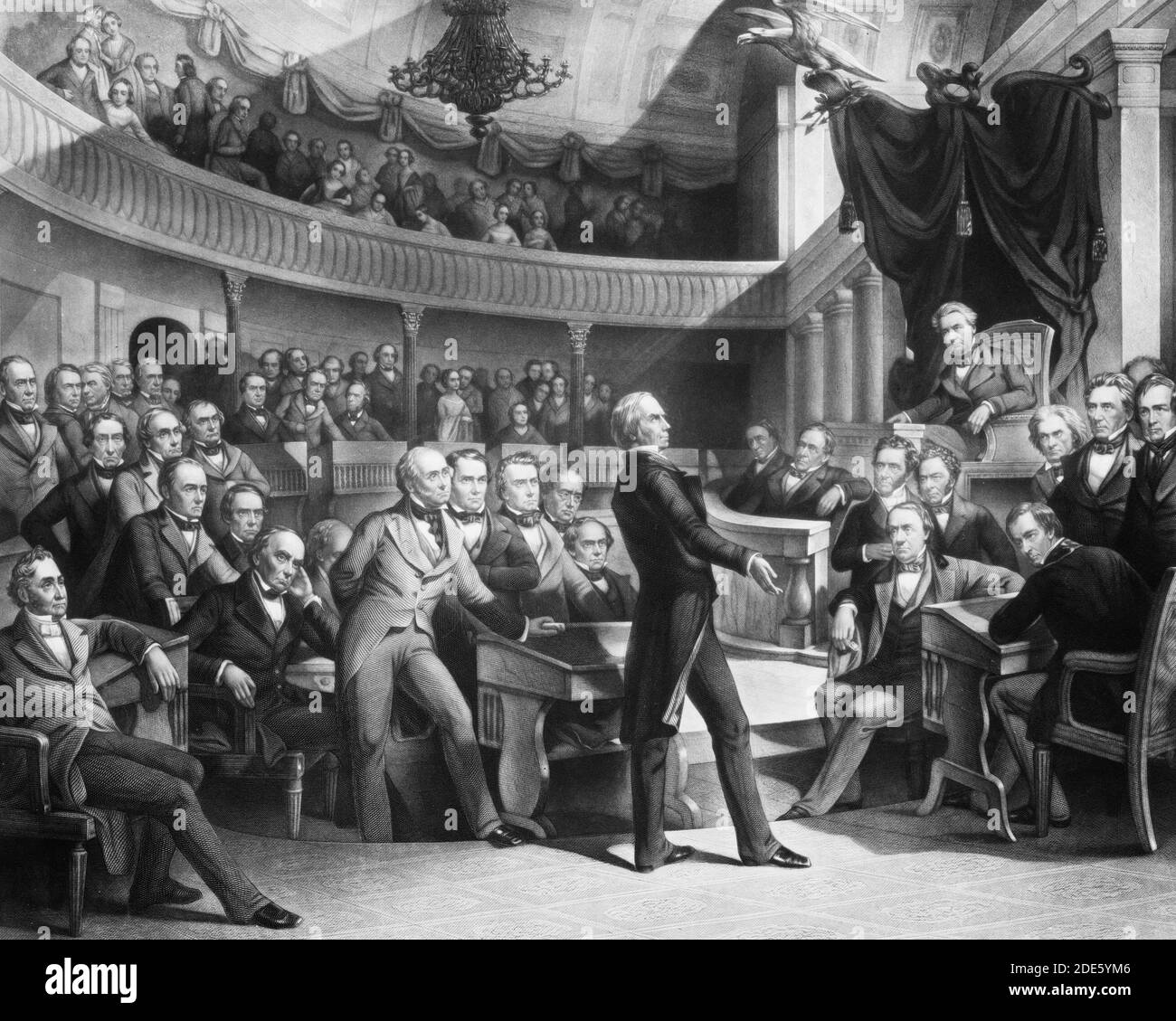 Drucken zeigt Senator Henry Clay sprechen über den Kompromiss von 1850 Im alten Plenarsaal des Senats. Daniel Webster ist links von Ton und John C Calhoun links neben dem Lautsprecher sitzen. Stockfoto