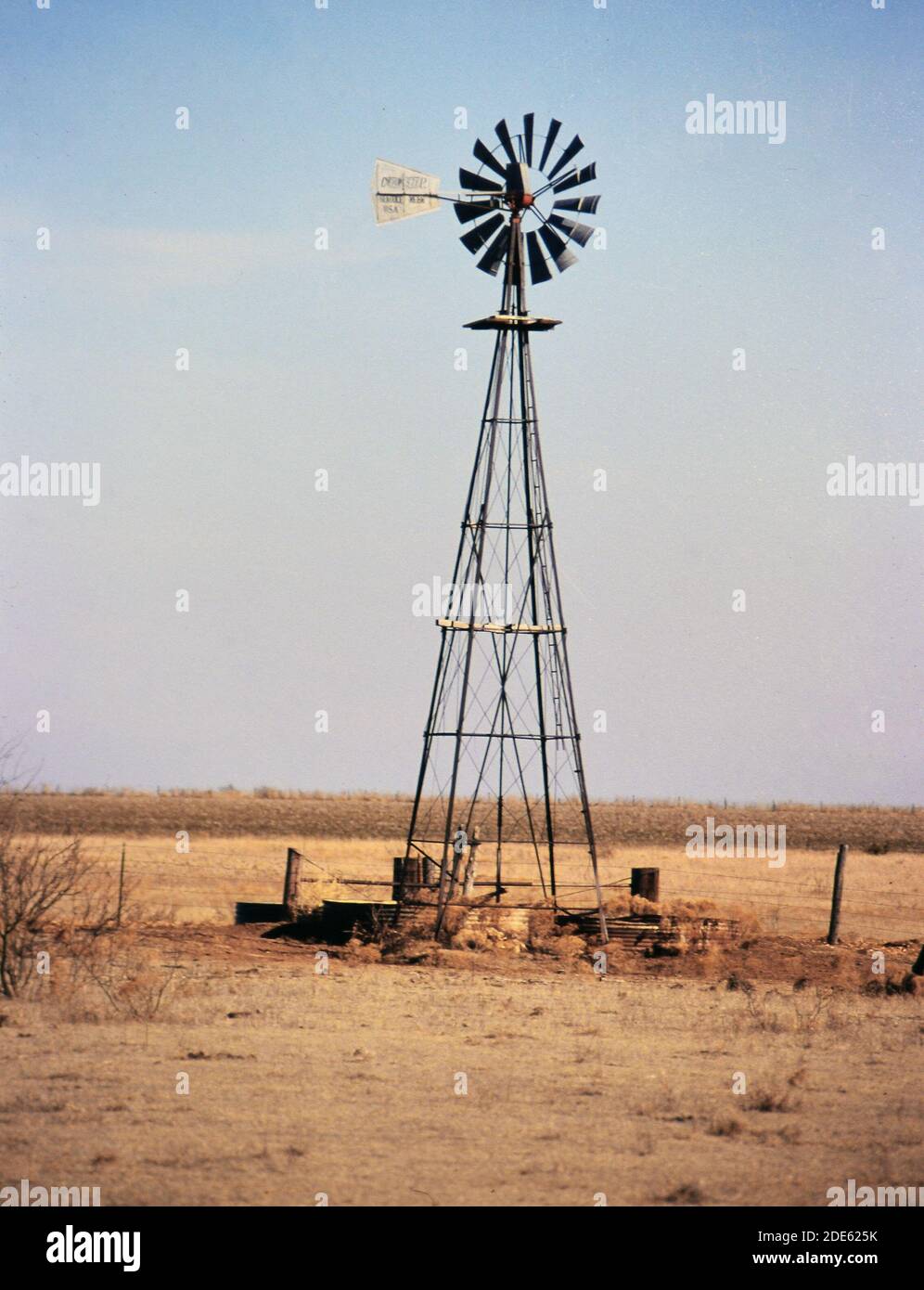 Amerikanische Ranches - alte Windmühle auf einer amerikanischen Ranch Ca. 1999-2001 Stockfoto