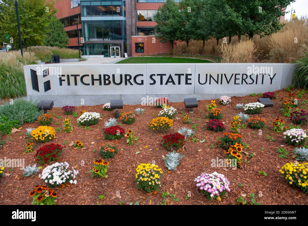 Haupteingang der Fitchburg State University an der North Street in Fitchburg, Massachusetts, USA. Stockfoto