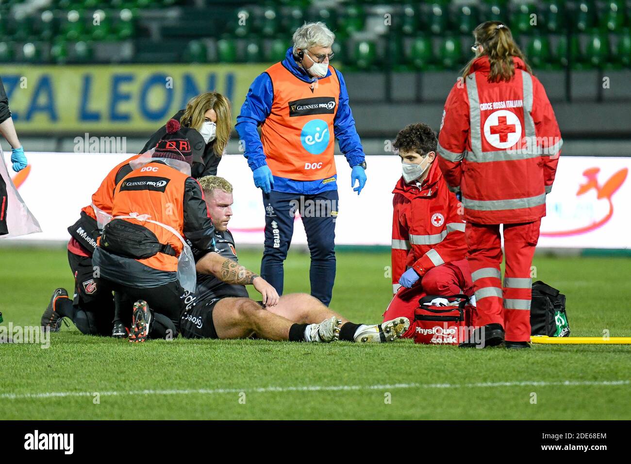 Monigo Stadion, Treviso, Italien, 29 Nov 2020, Lloyd Fairbrother (Drachen) Verletzung während Benetton Treviso gegen Dragons Rugby, Rugby Guinness Pro 14 Spiel - Foto Ettore Griffoni / LM Stockfoto