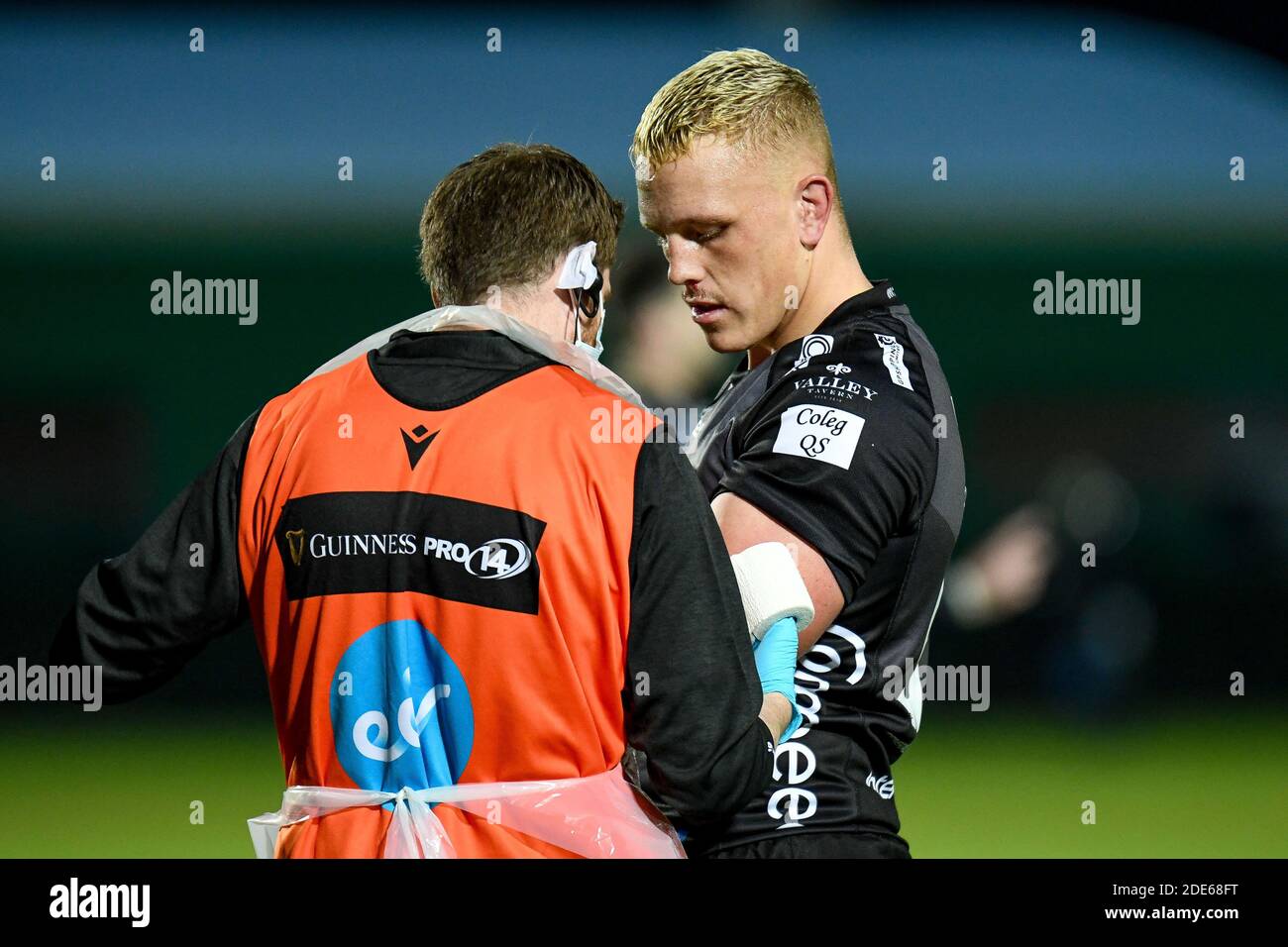 Monigo Stadion, Treviso, Italien, 29 Nov 2020, Ben Fry (Drachen) medizinische Unterstützung während Benetton Treviso vs Dragons Rugby, Rugby Guinness Pro 14 Spiel - Foto Ettore Griffoni / LM Stockfoto
