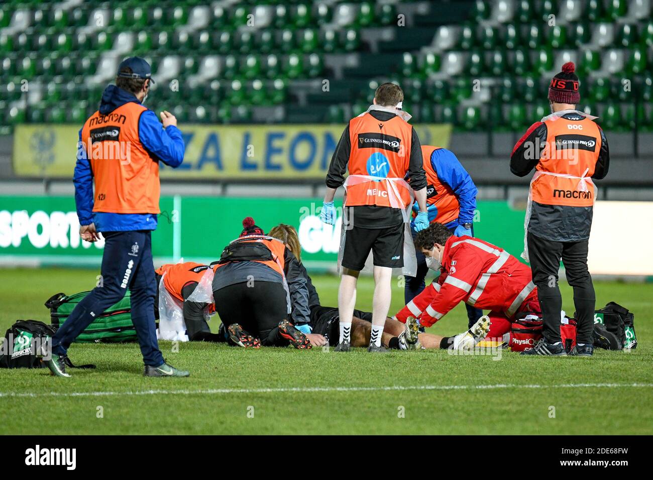 Monigo Stadion, Treviso, Italien, 29 Nov 2020, Lloyd Fairbrother (Drachen) Verletzung während Benetton Treviso gegen Dragons Rugby, Rugby Guinness Pro 14 Spiel - Foto Ettore Griffoni / LM Stockfoto