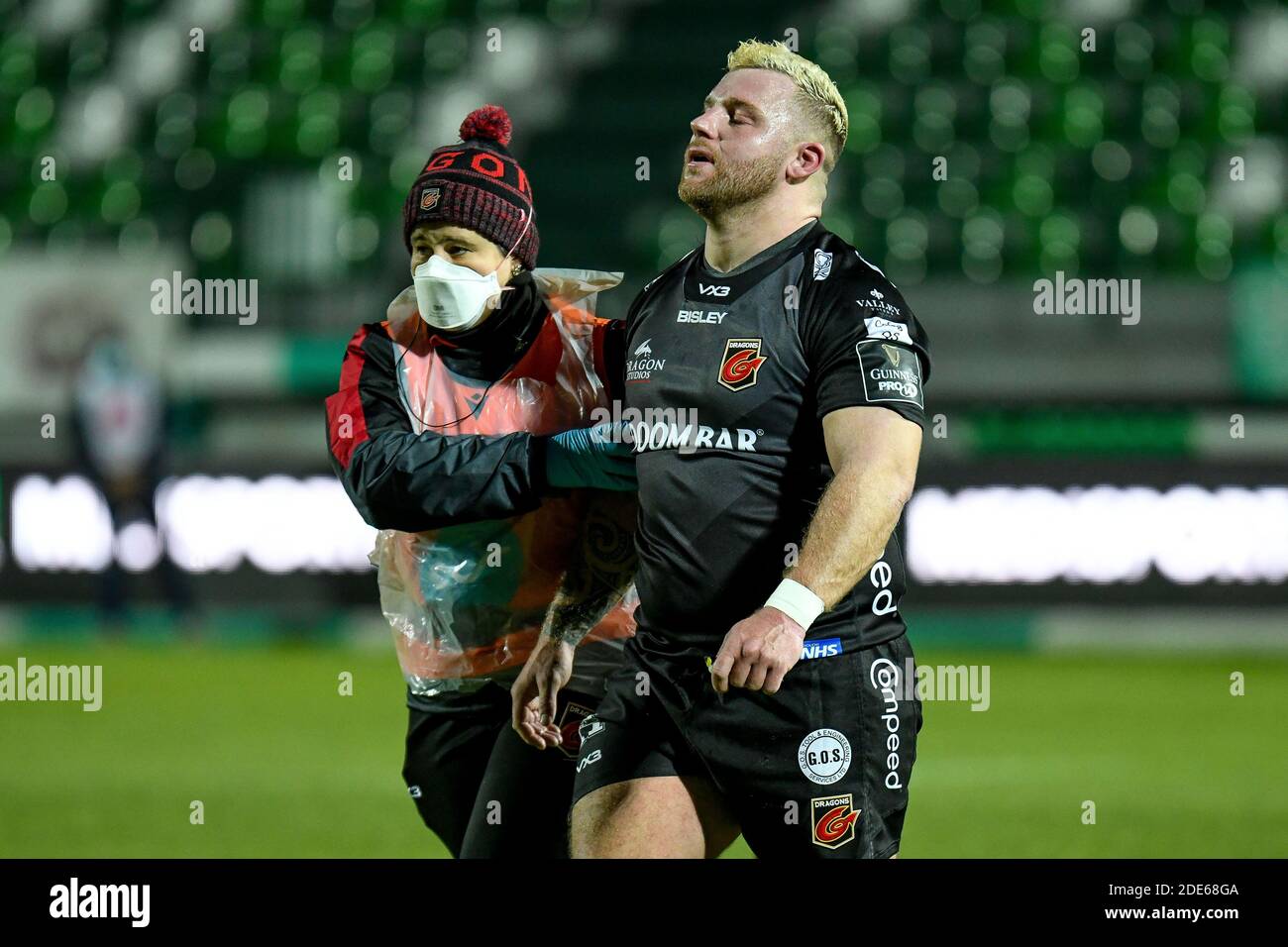 Monigo Stadium, Treviso, Italien, 29 Nov 2020, Lloyd Fairbrother (Dragons) wegen Verletzung während Benetton Treviso gegen Dragons Rugby, Rugby Guinness Pro 14 Spiel - Foto Ettore Griffoni / LM Stockfoto