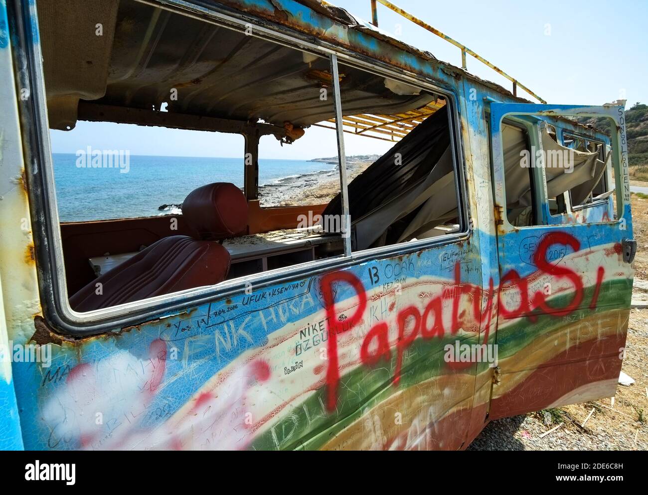 Verlassene Bus Wrack Karpaz Halbinsel, Nordzypern. Stockfoto