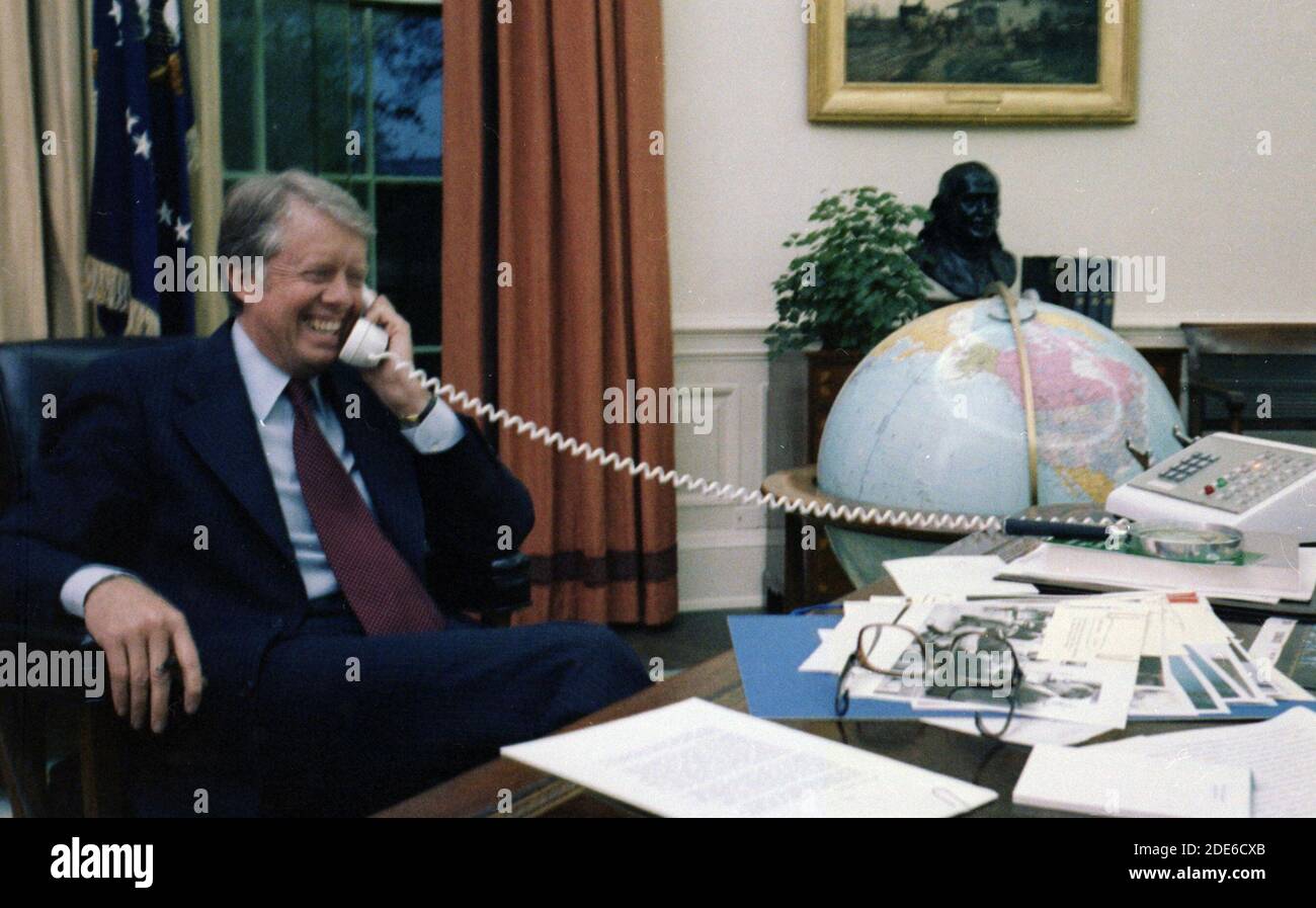 Jimmy Carter am Telefon im Oval Office ca. 18. April 1978 Stockfoto