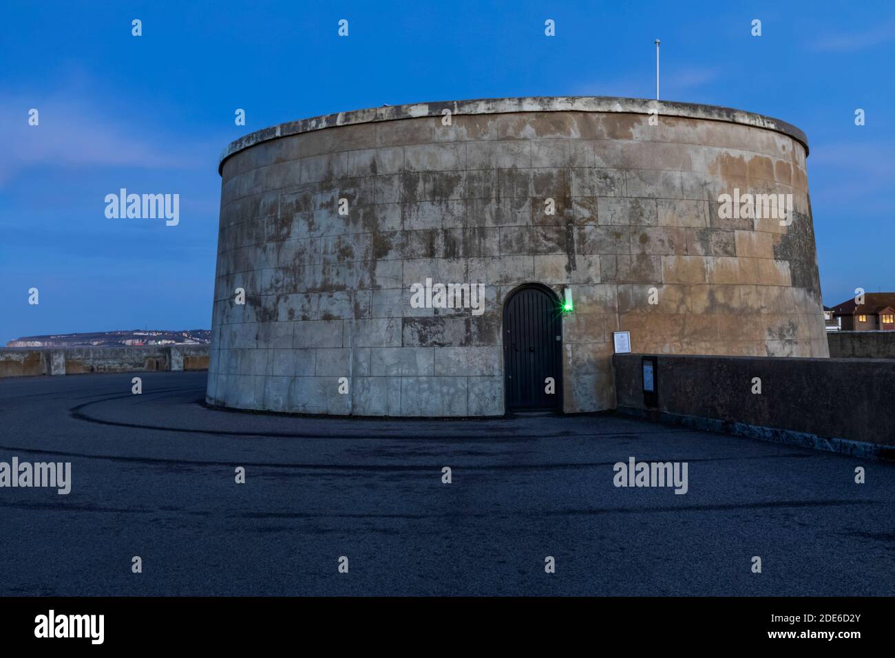 England, East Sussex, Seaford, Beach und Martello Tower Museum Stockfoto